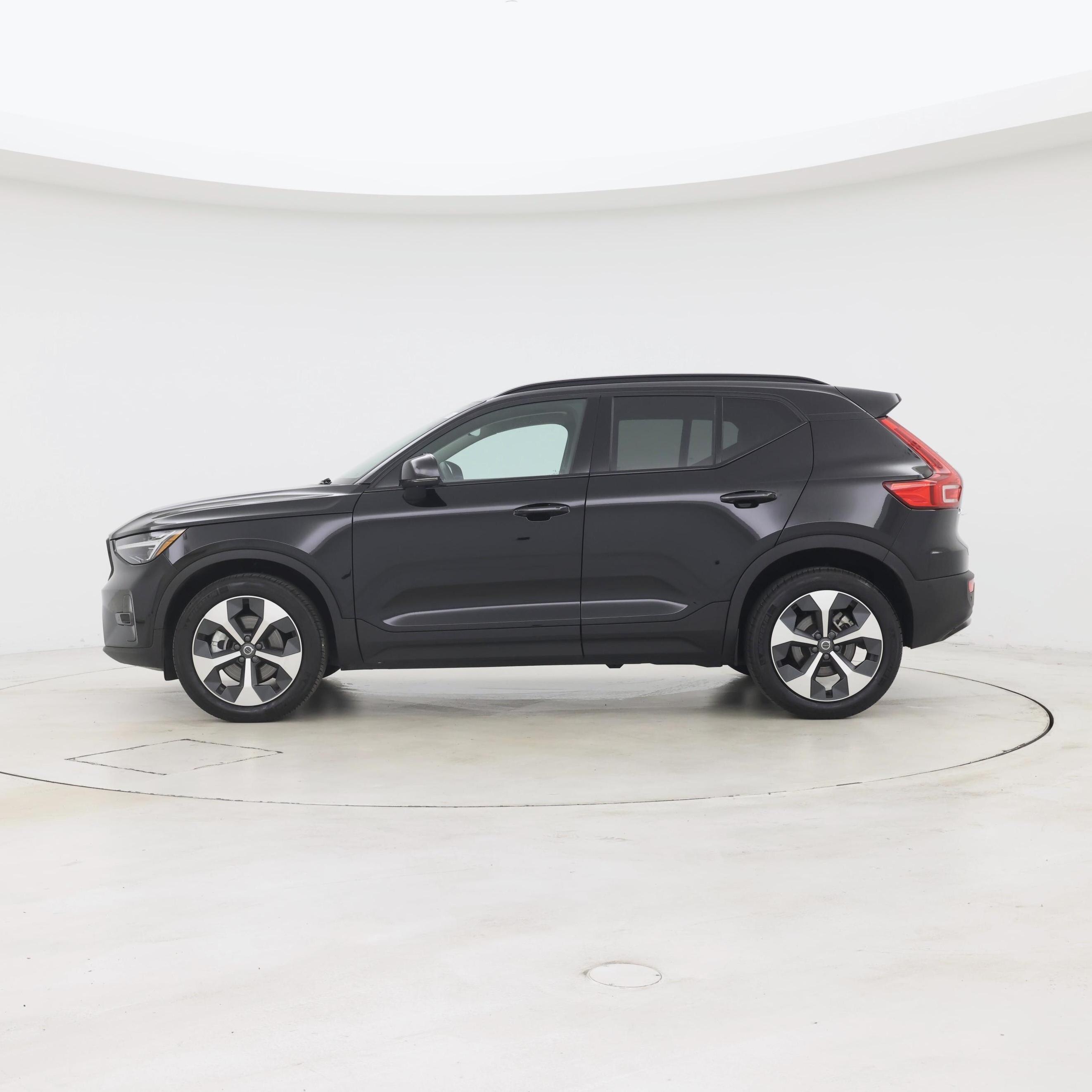Thumbnail: 2026 Volvo XC40 - 3