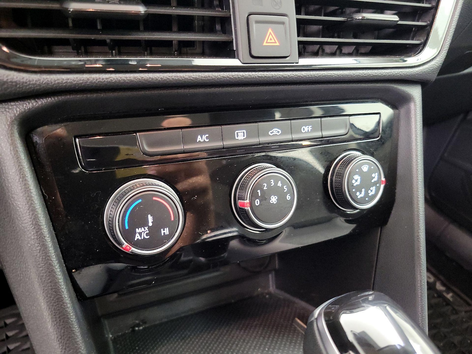 2024 Volkswagen Taos S - Photo 17