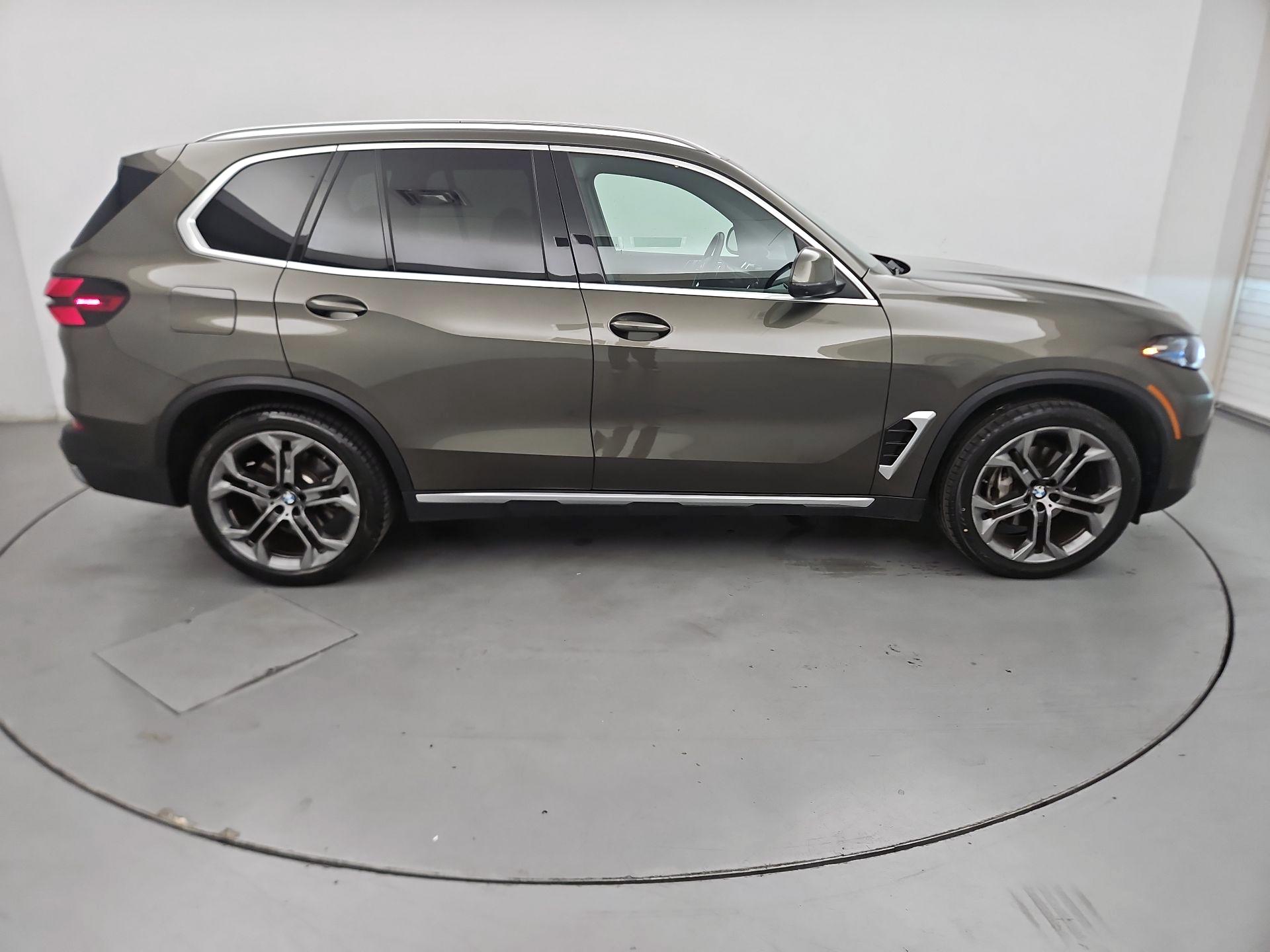 Thumbnail: 2024 BMW X5 - 4