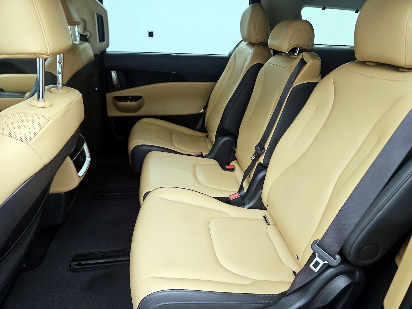 2024 Kia Carnival EX - Photo 19