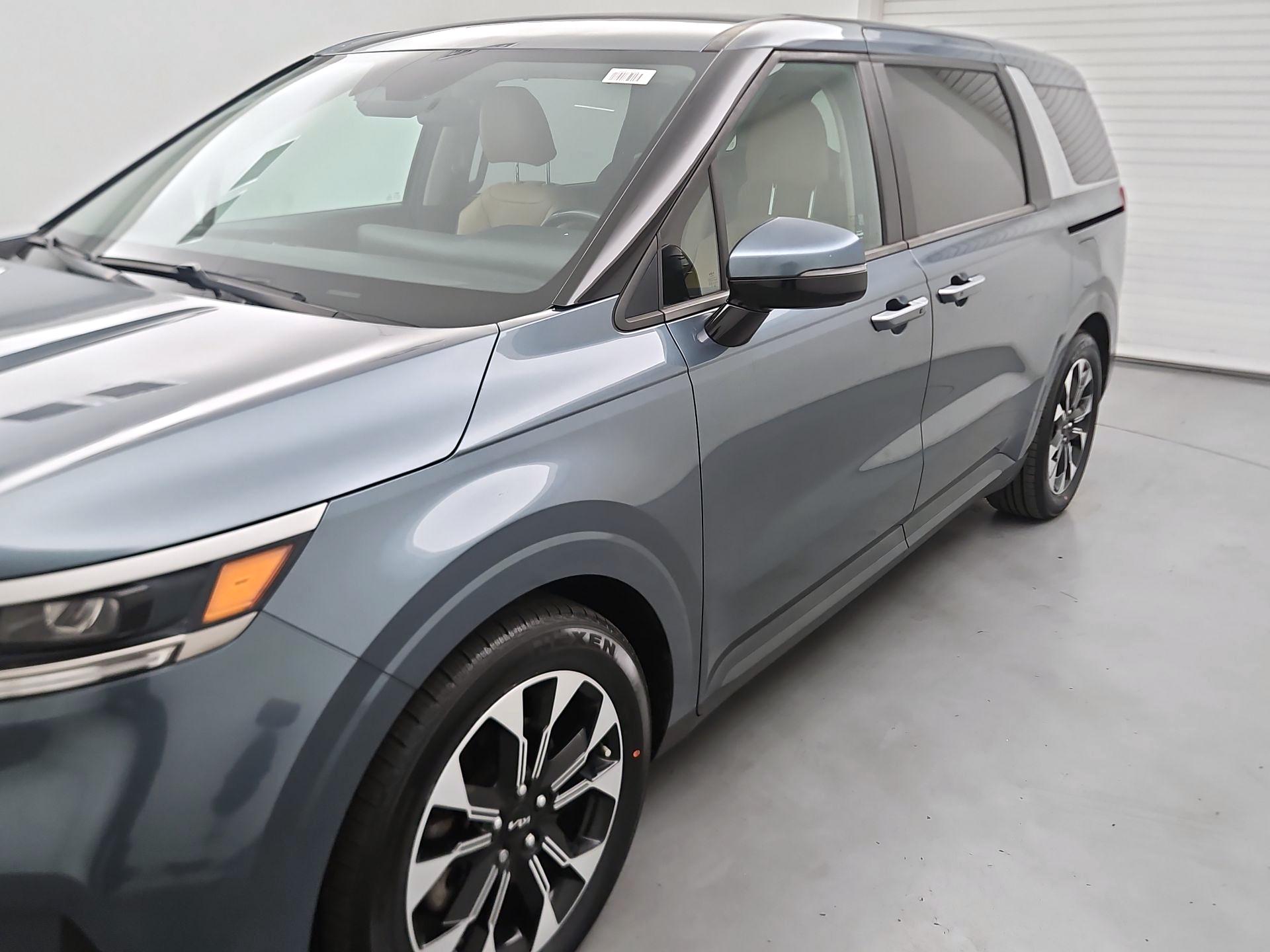 Thumbnail: 2024 Kia Carnival - 3