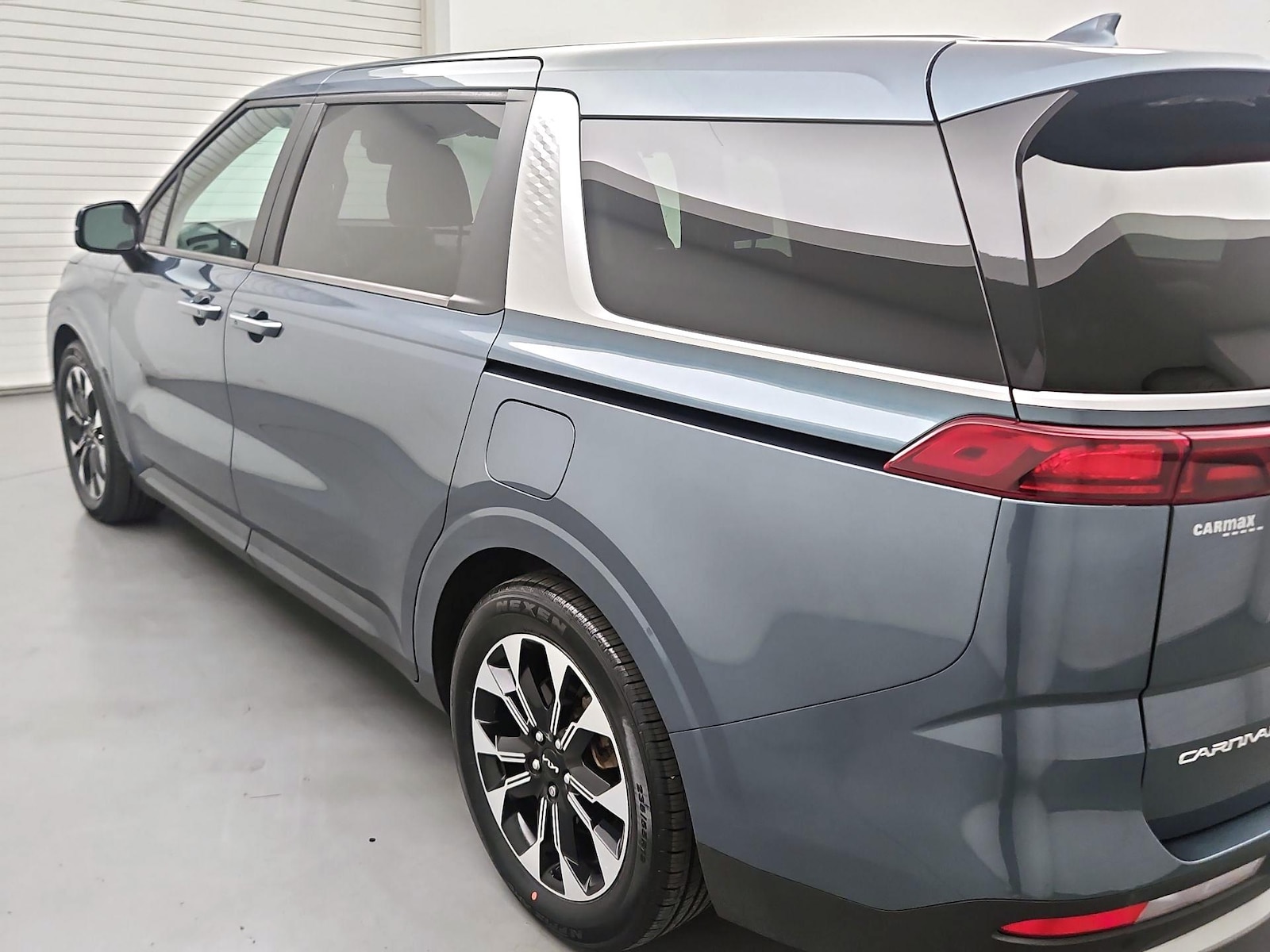 2024 Kia Carnival EX - Photo 7