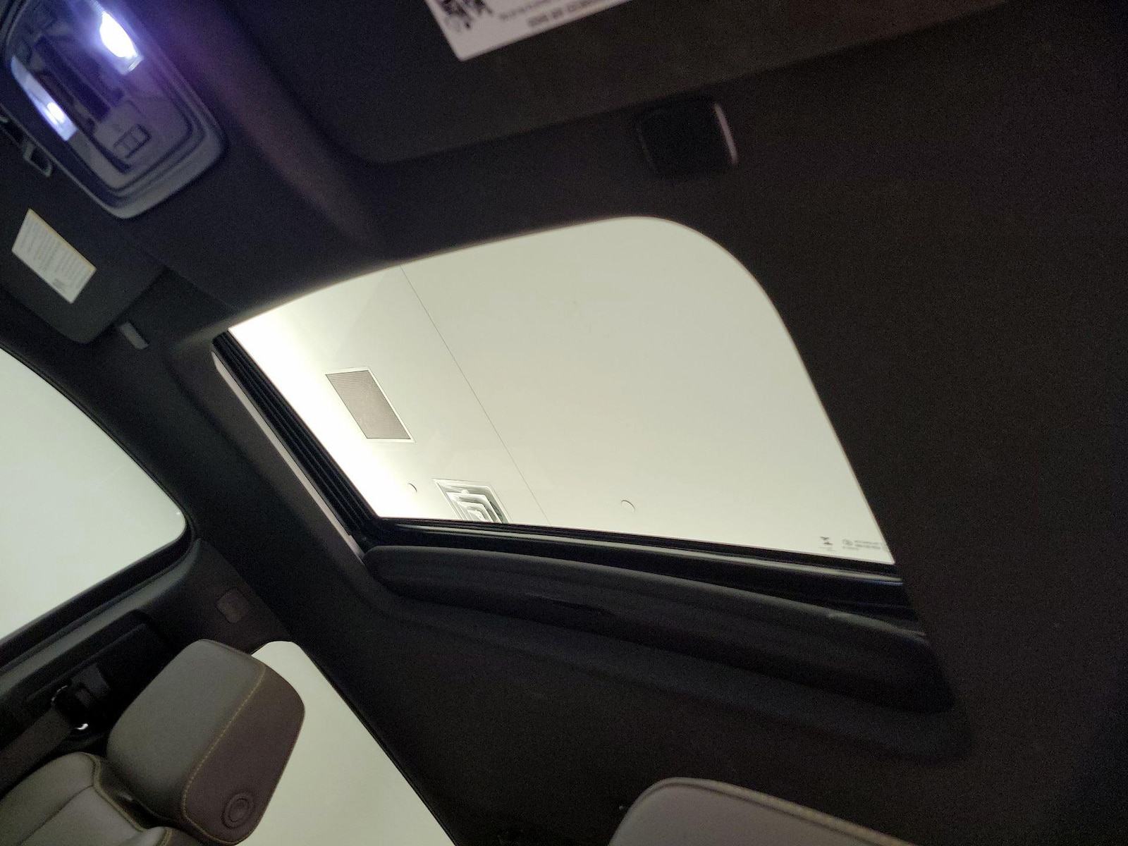Sunroof(s) & Overhead Airbags
