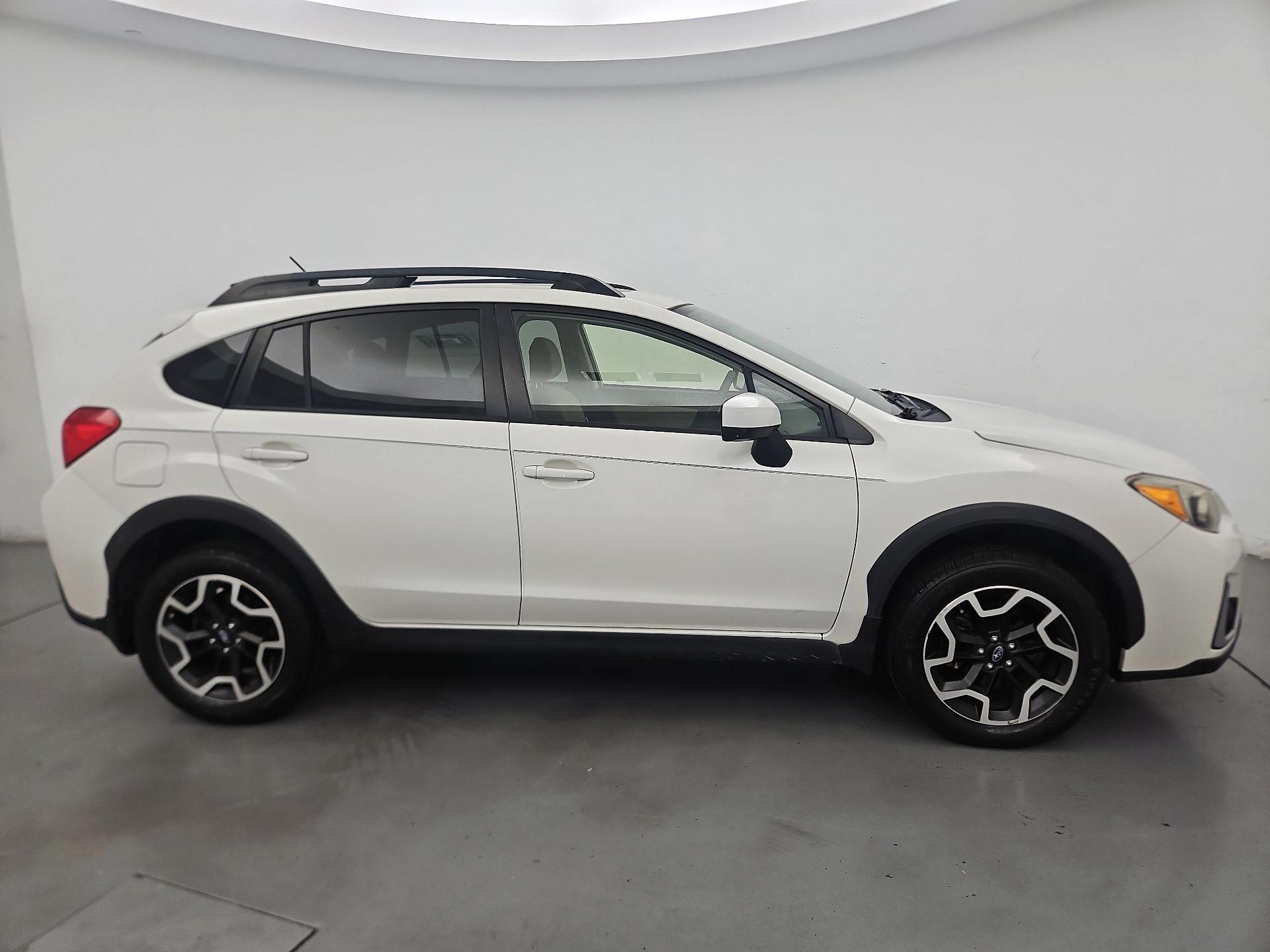 Thumbnail: 2017 Subaru Crosstrek - 4