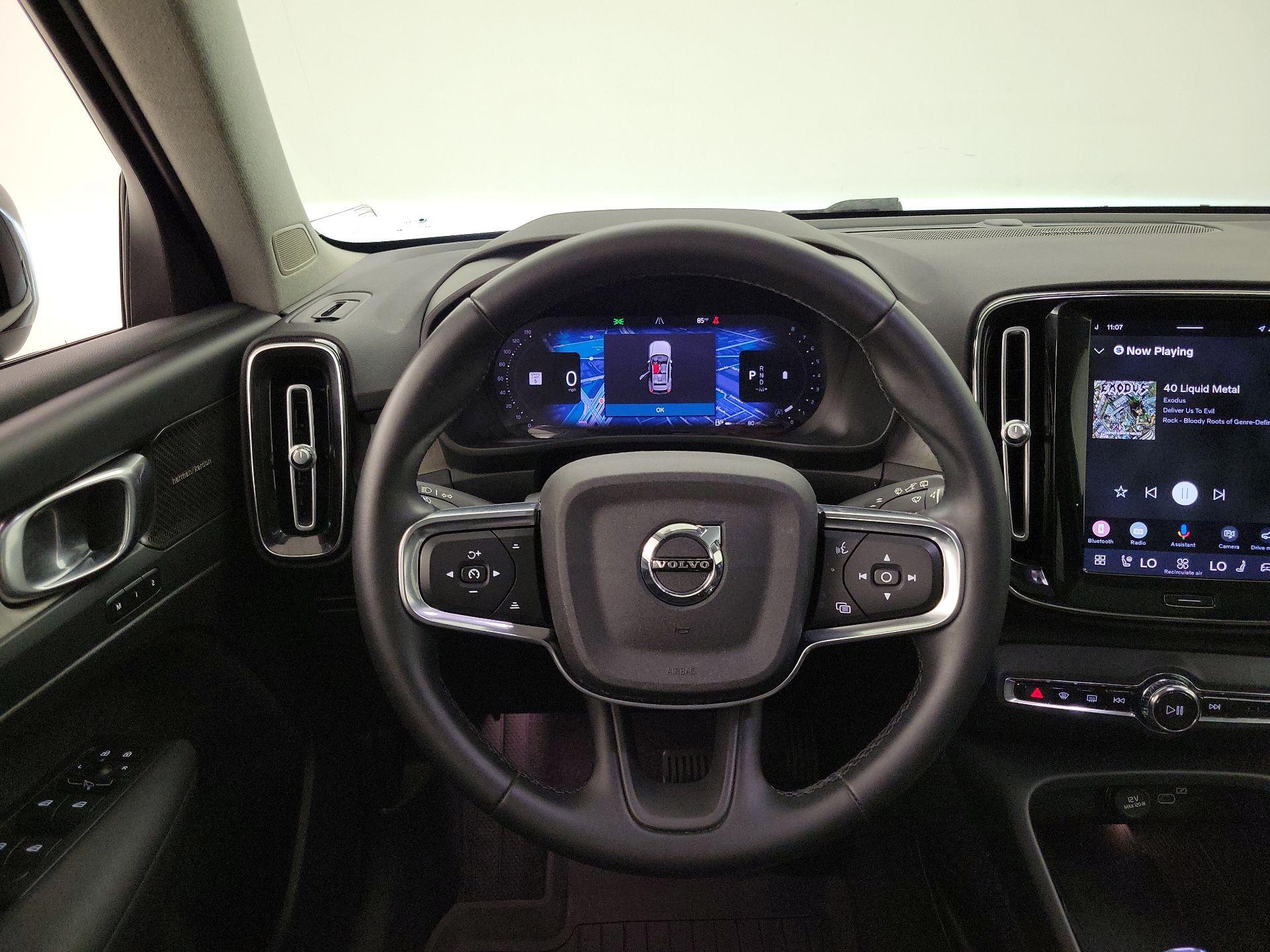 Thumbnail: 2023 Volvo XC40 - 10
