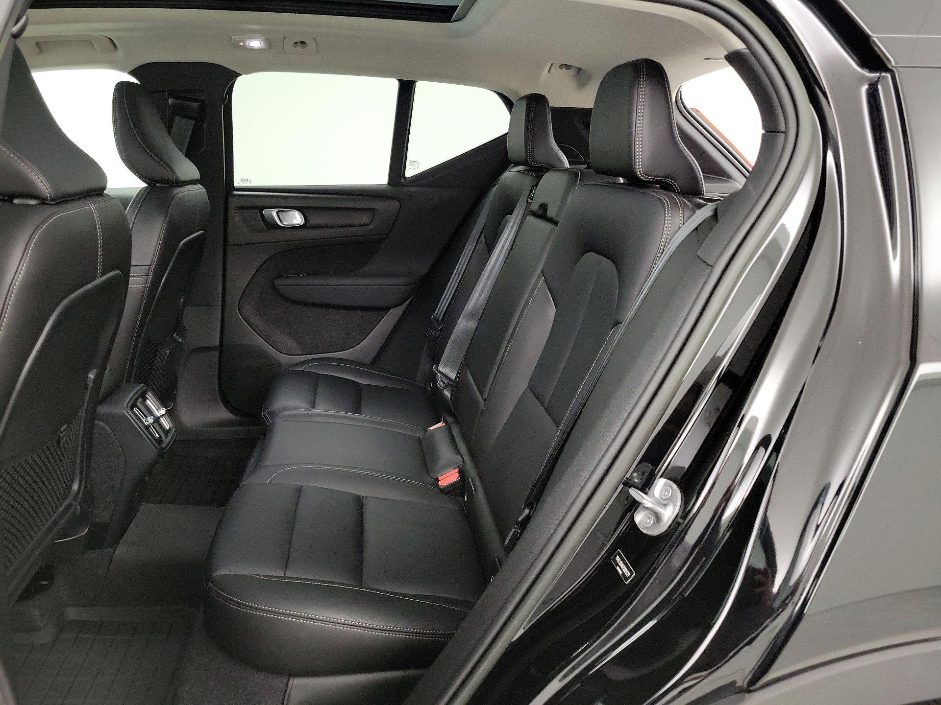 Thumbnail: 2023 Volvo XC40 - 20