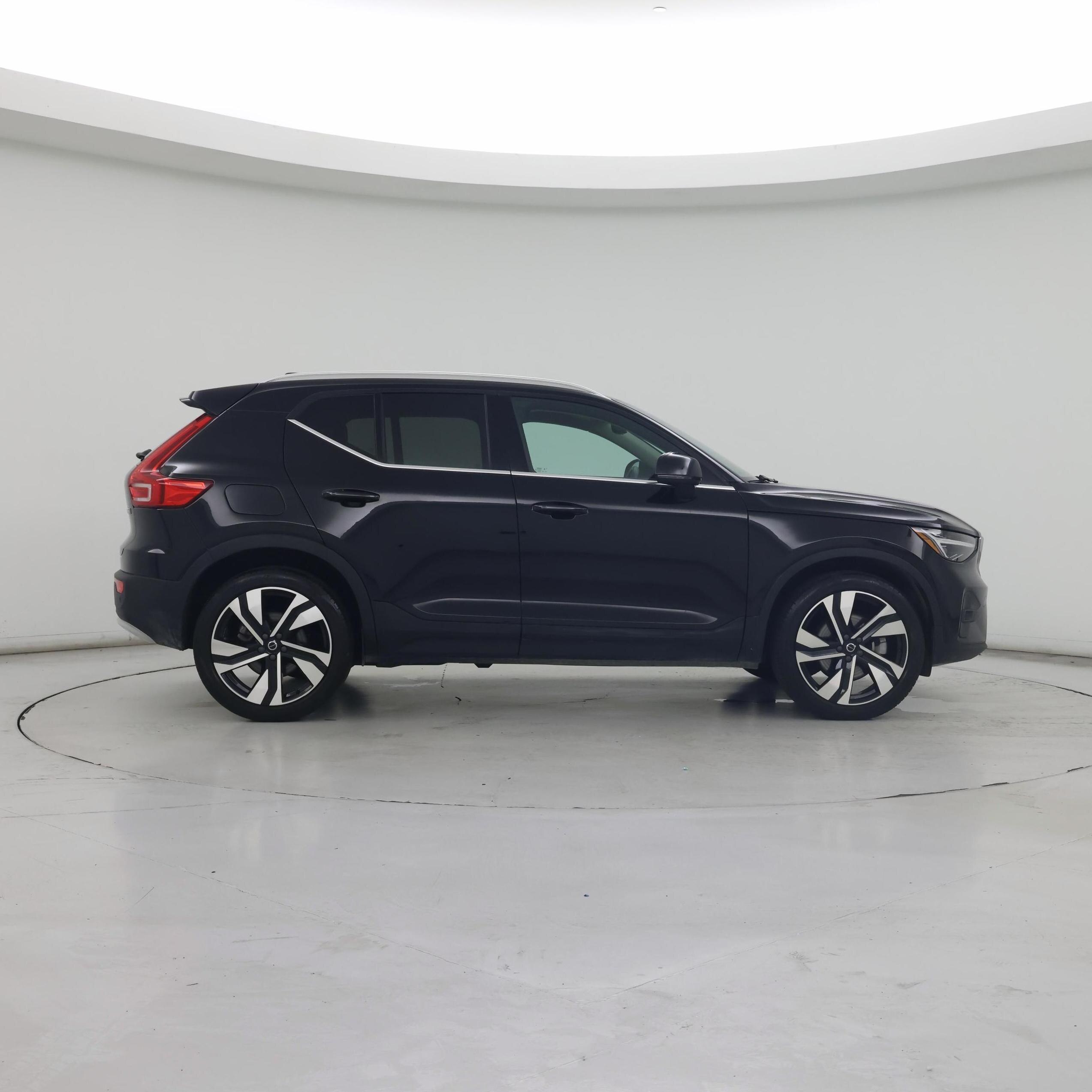 Thumbnail: 2023 Volvo XC40 - 7