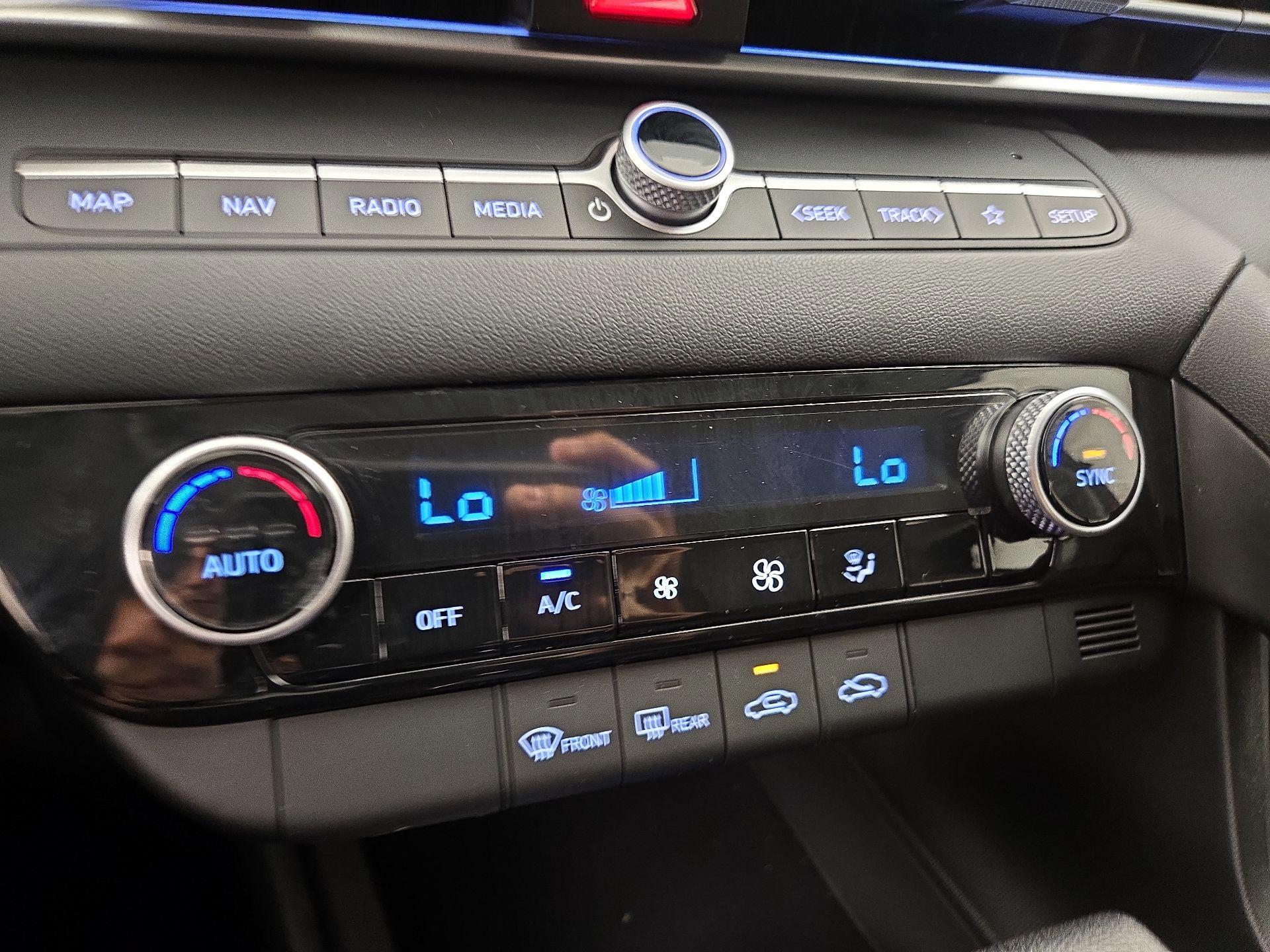 Thumbnail: 2024 Hyundai Elantra - 17