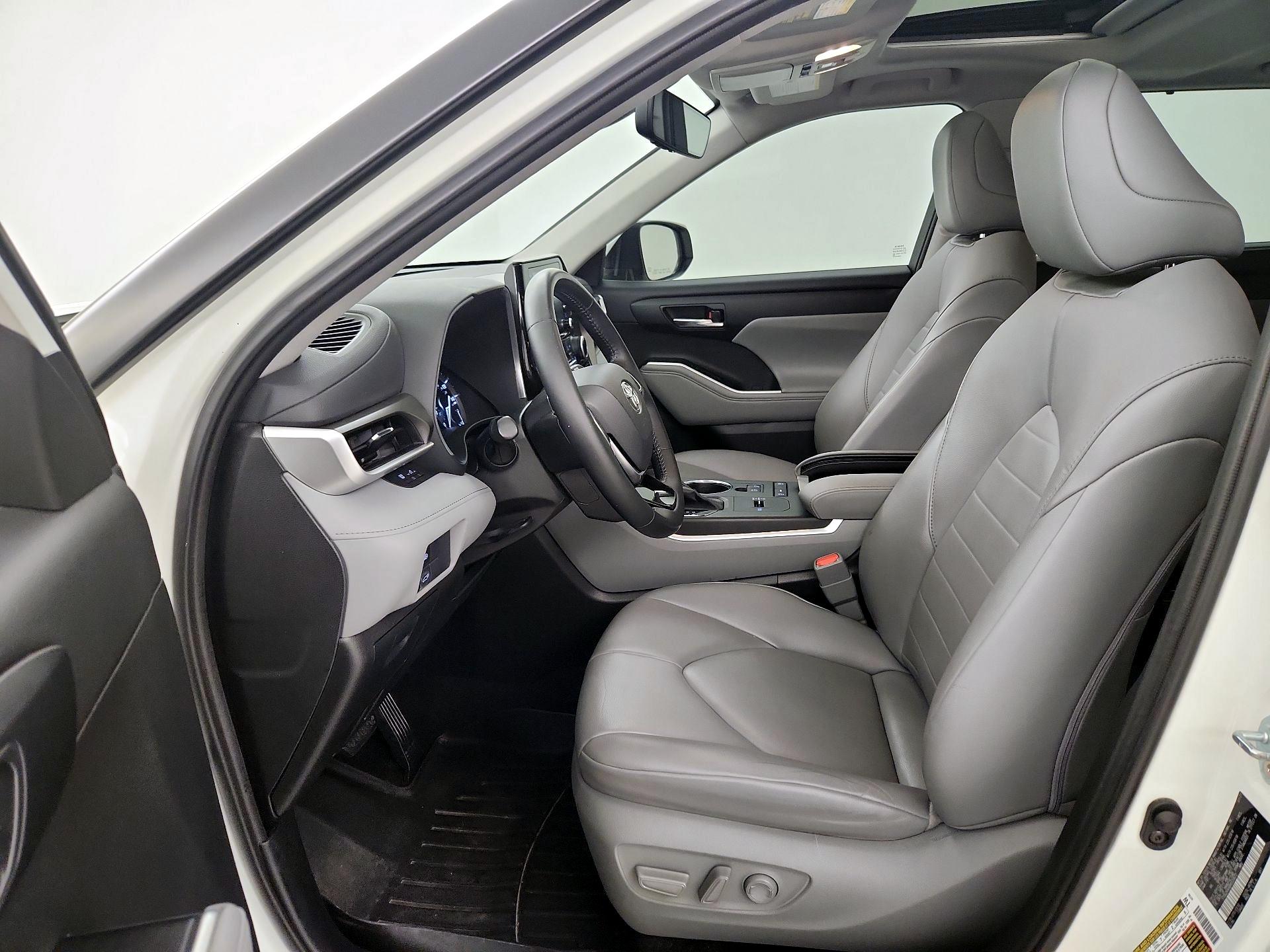 Thumbnail: 2021 Toyota Highlander - 11