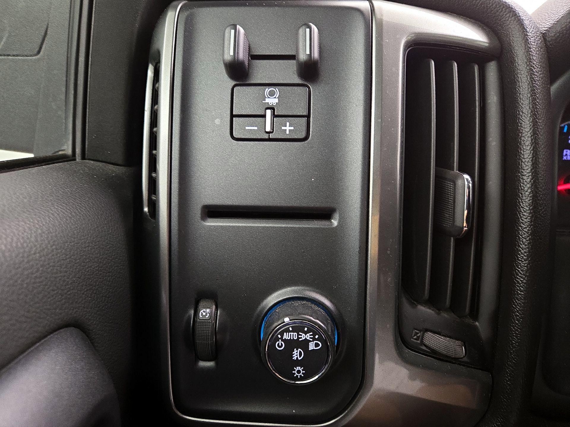 Thumbnail: 2019 Chevrolet Silverado 1500 - 13