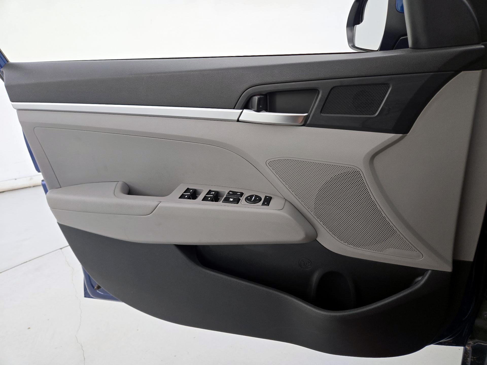Thumbnail: 2020 Hyundai Elantra - 12