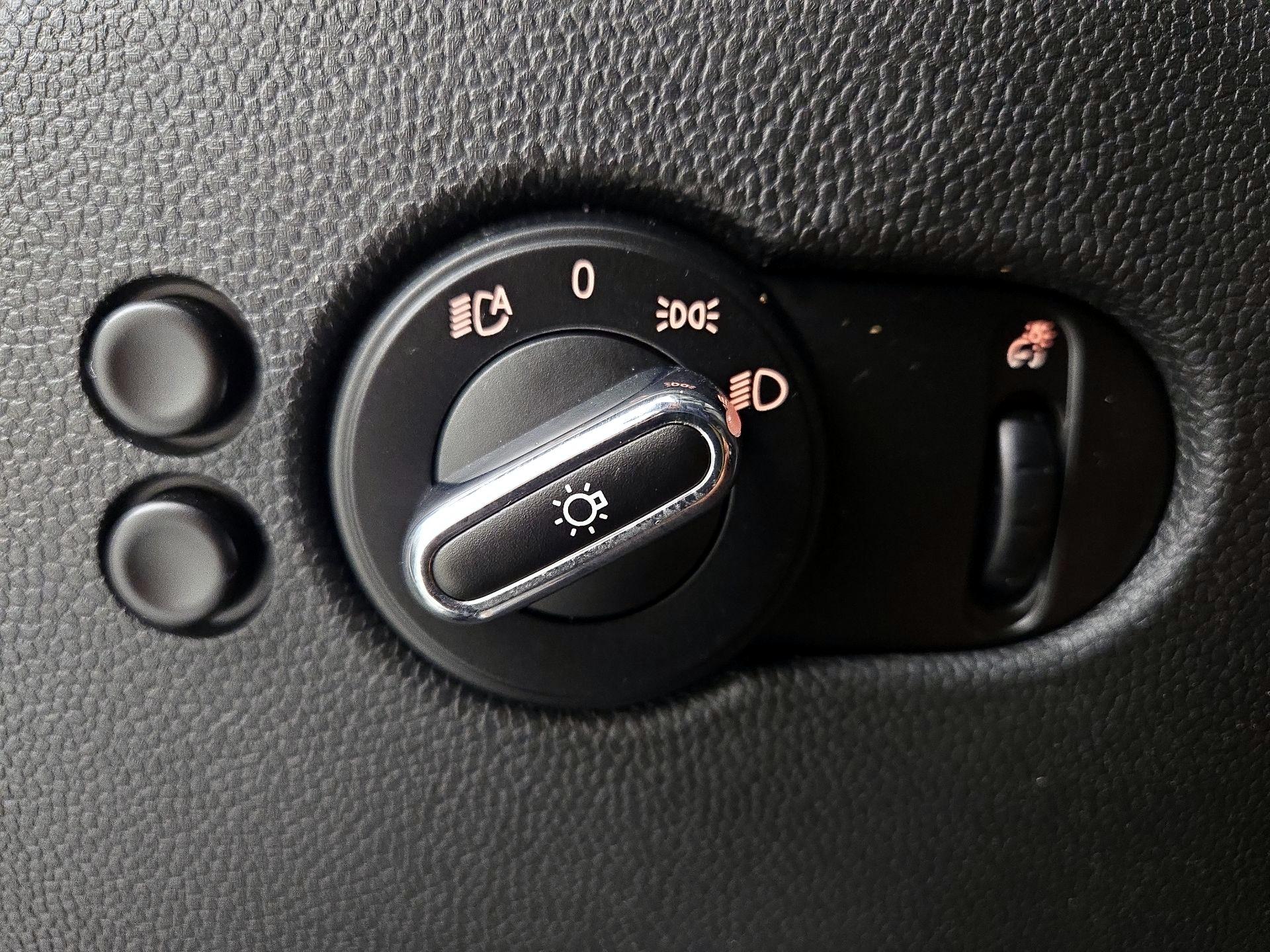 Thumbnail: 2015 MINI Cooper Hardtop - 13