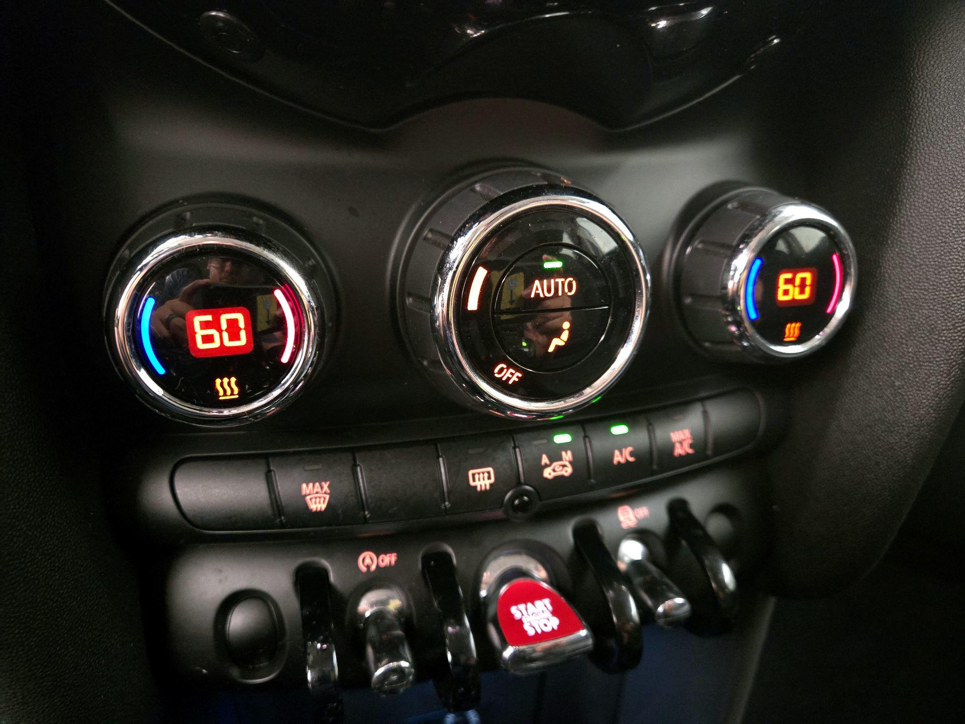 Thumbnail: 2015 MINI Cooper Hardtop - 15