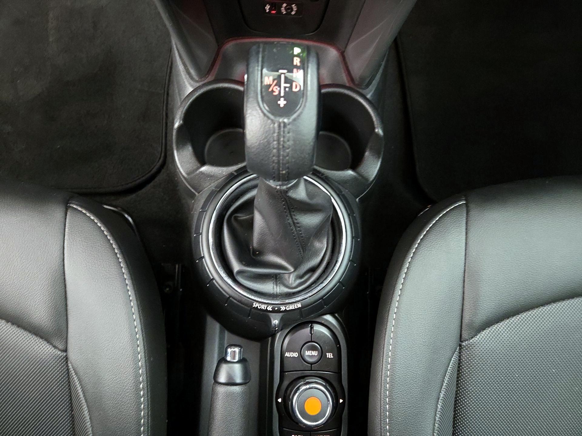 Thumbnail: 2015 MINI Cooper Hardtop - 16