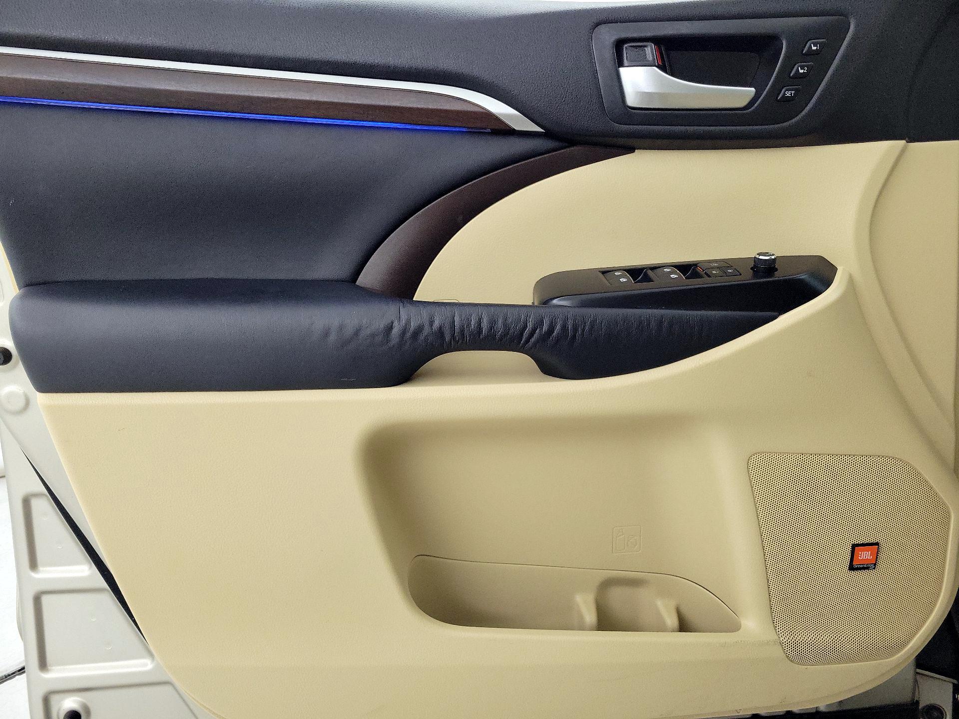 Thumbnail: 2014 Toyota Highlander - 12