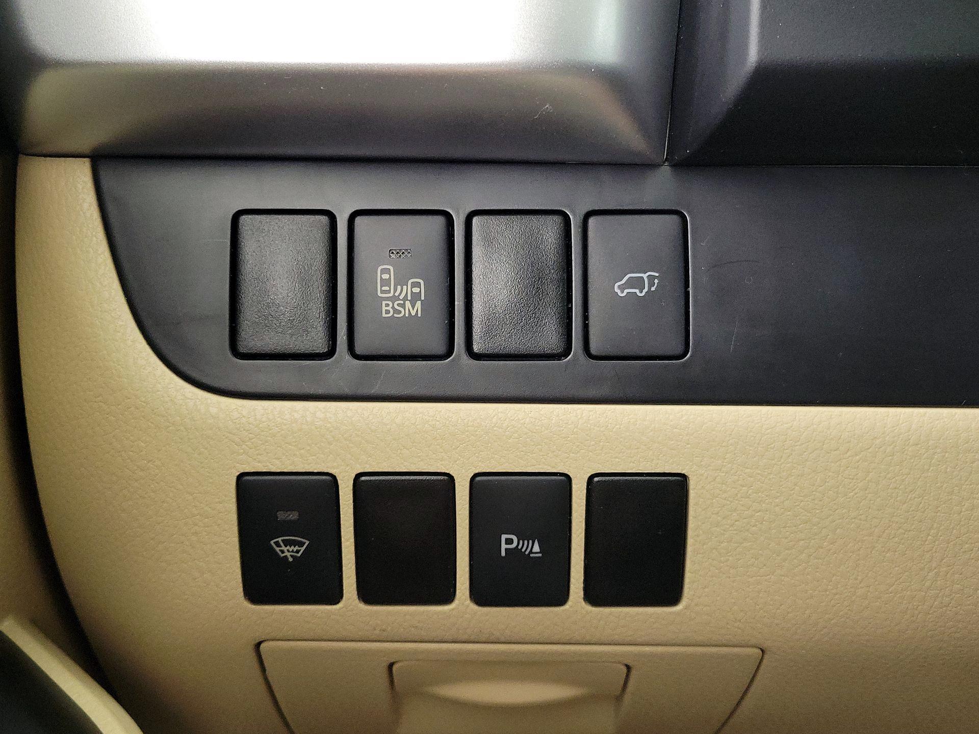 Thumbnail: 2014 Toyota Highlander - 13