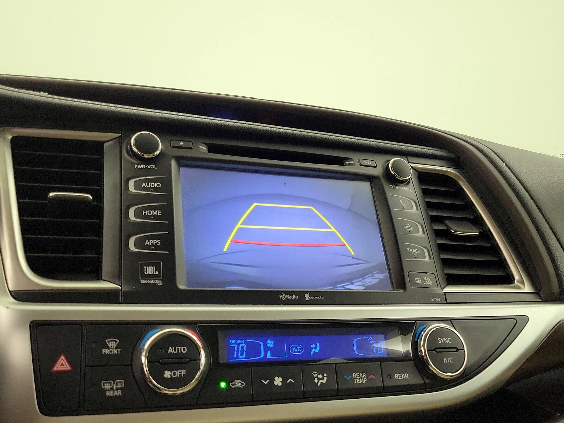 Thumbnail: 2014 Toyota Highlander - 14