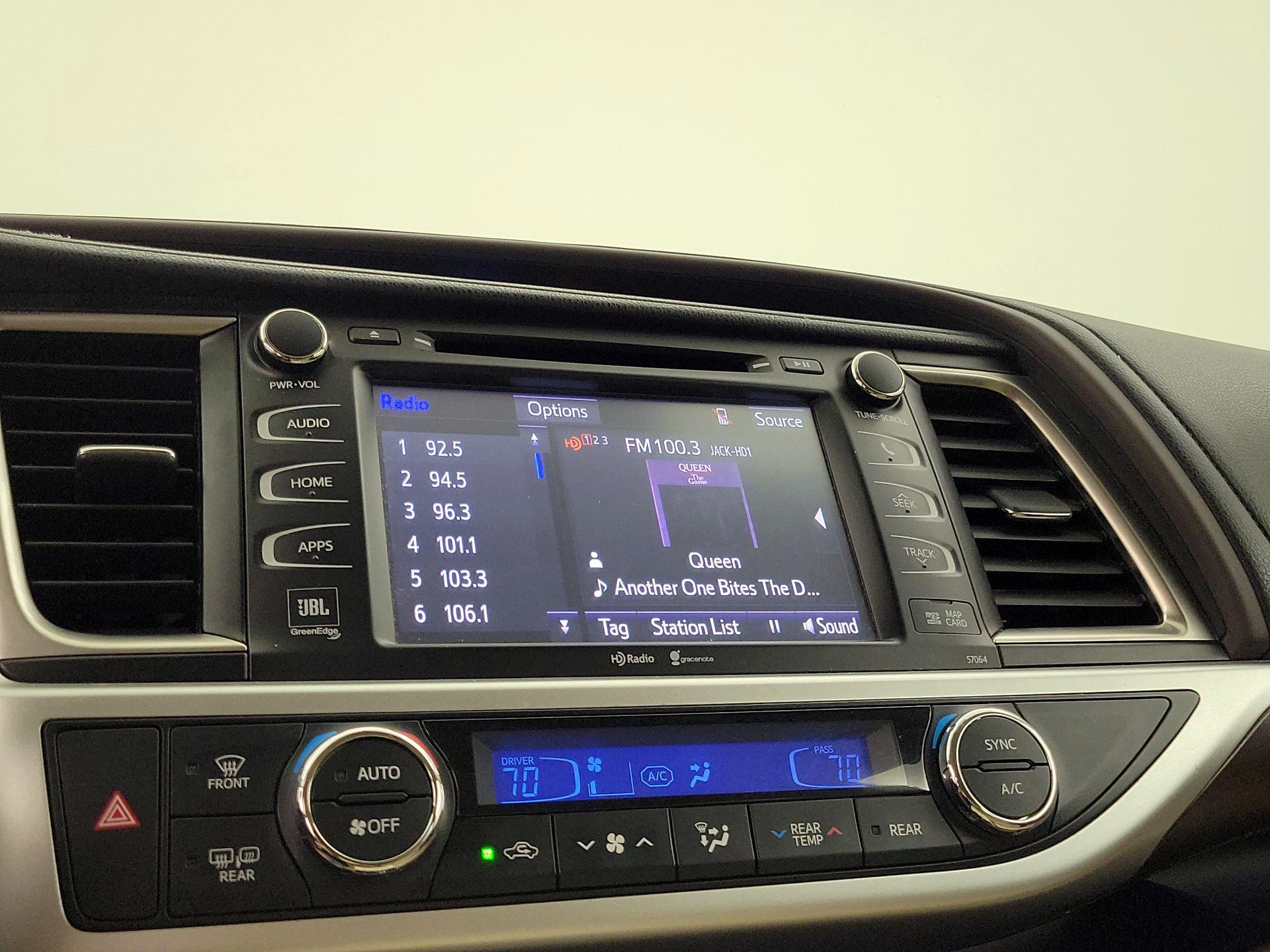 Thumbnail: 2014 Toyota Highlander - 15