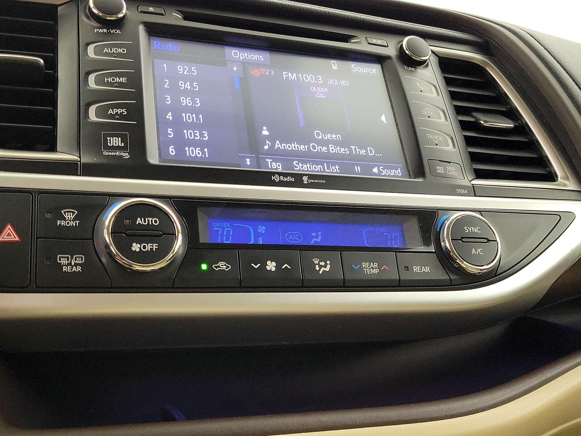 Thumbnail: 2014 Toyota Highlander - 16