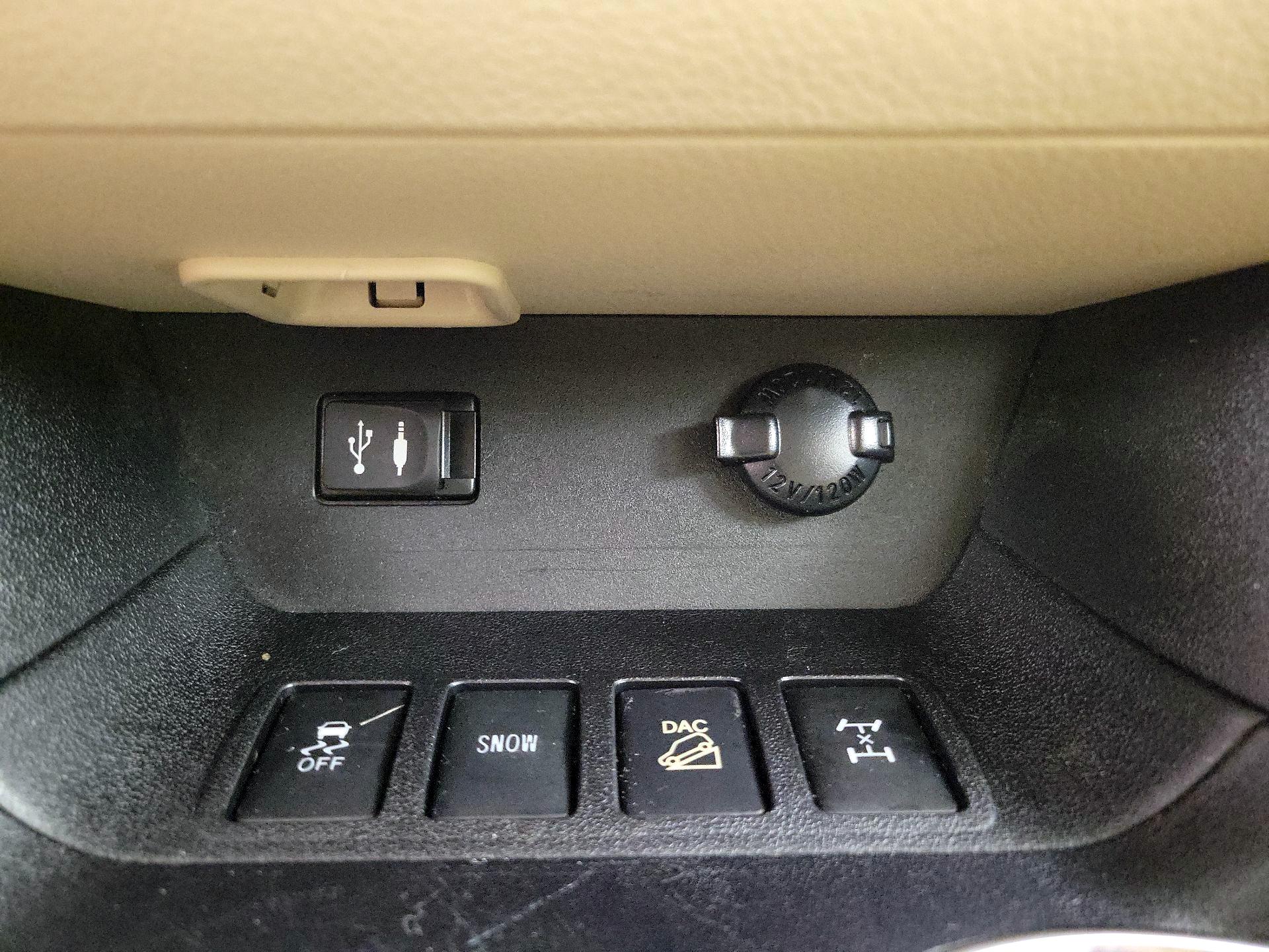 Thumbnail: 2014 Toyota Highlander - 18