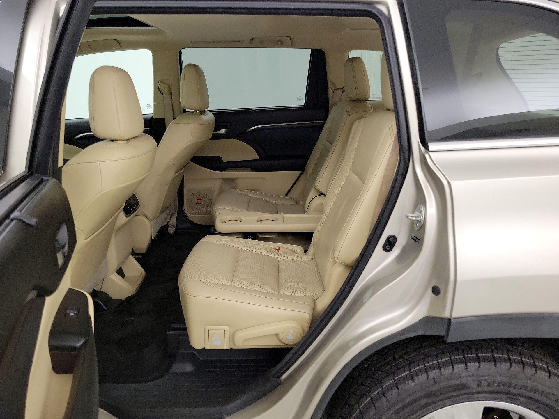 Thumbnail: 2014 Toyota Highlander - 20