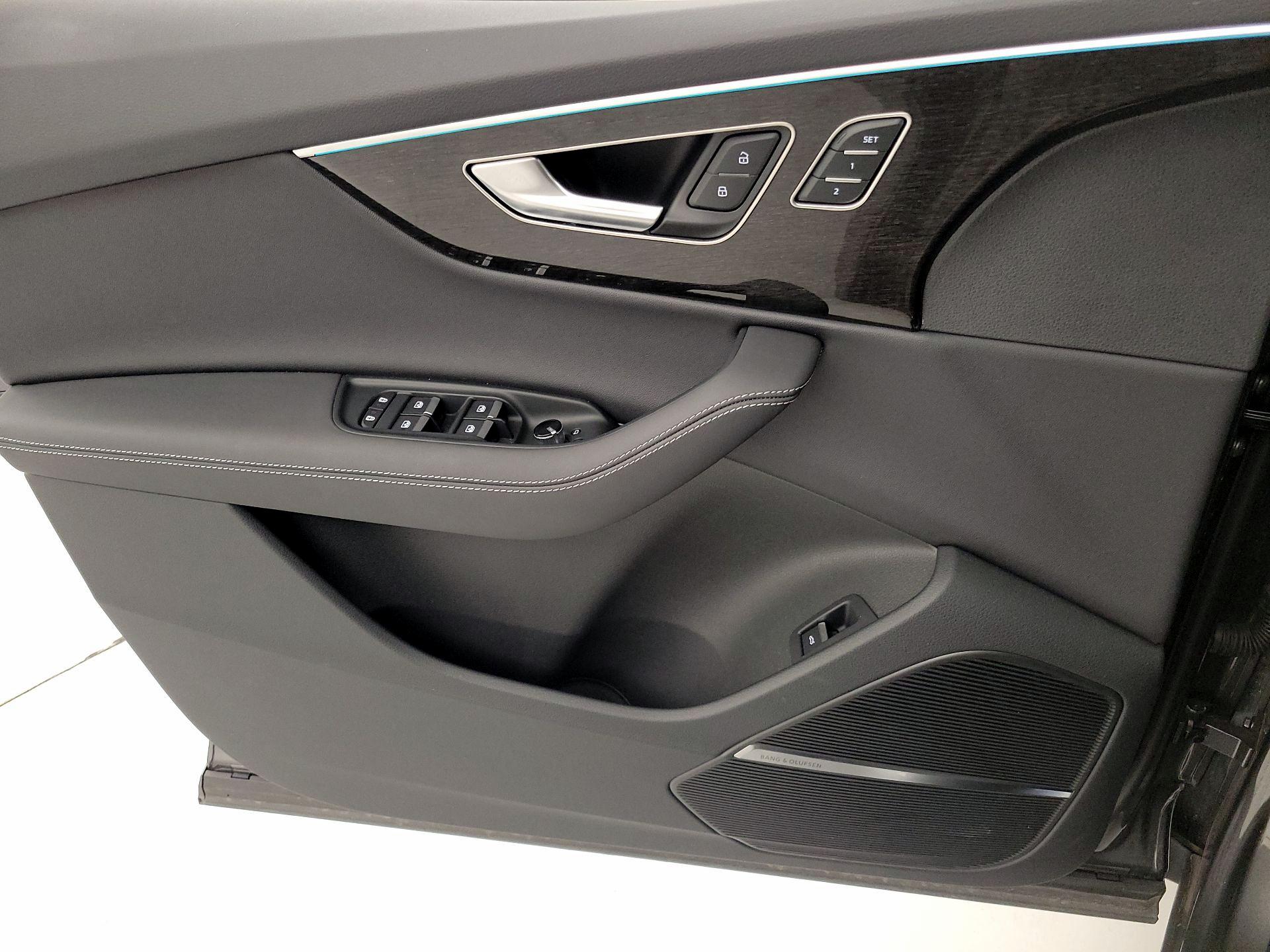 Thumbnail: 2026 Audi Q7 - 12