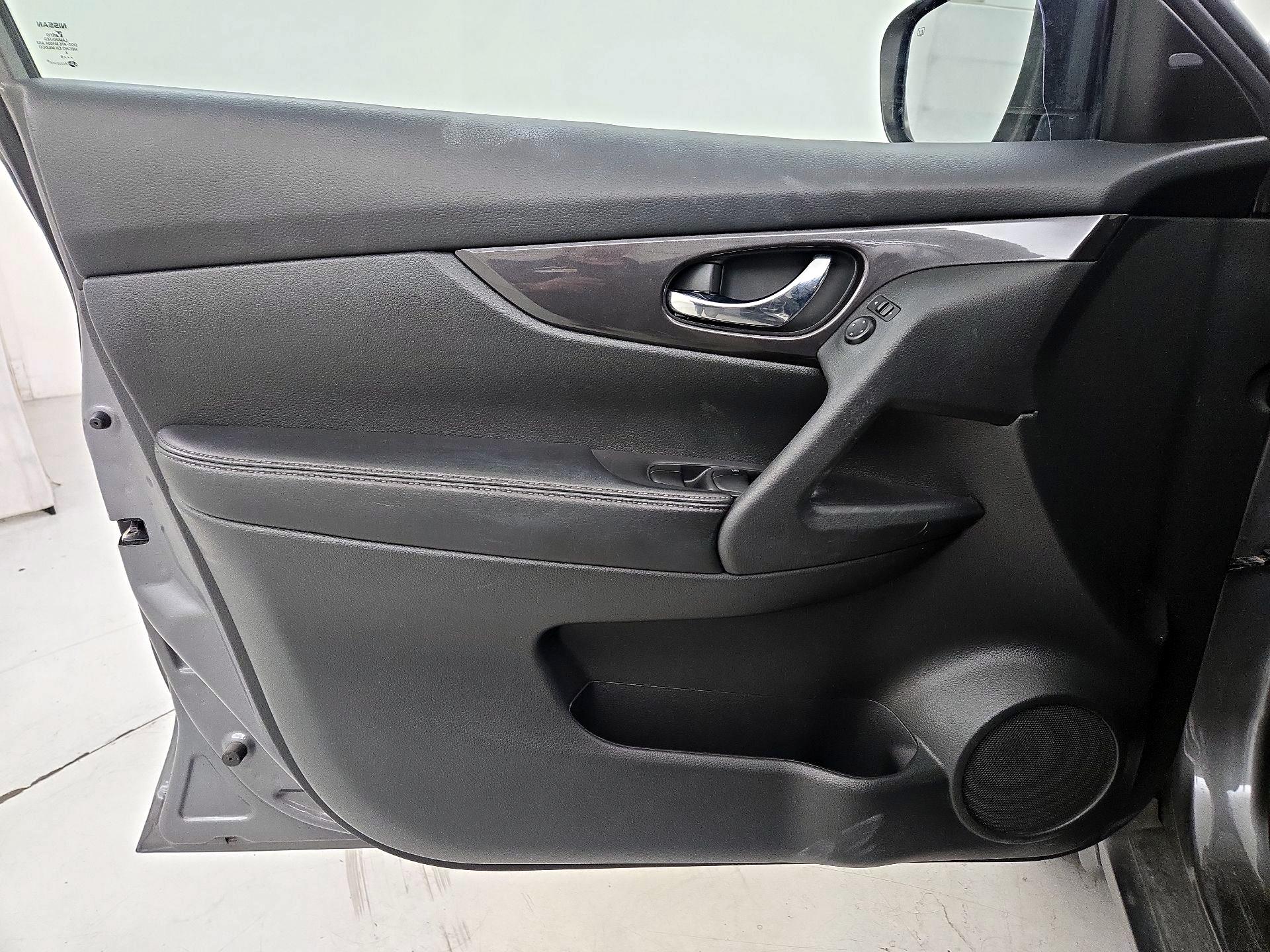 Thumbnail: 2019 Nissan Rogue - 12