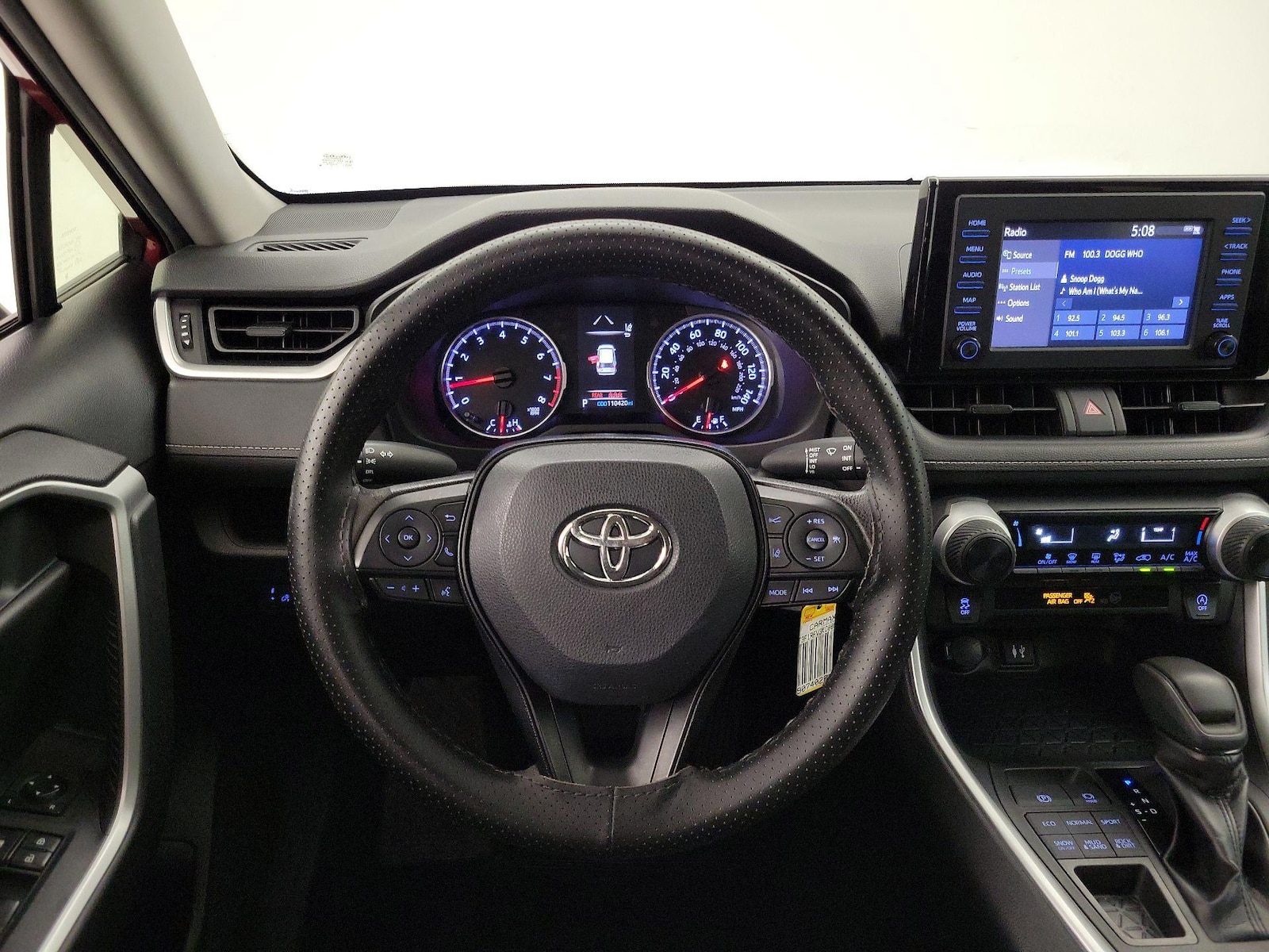 2019 Toyota RAV4 LE - Photo 11