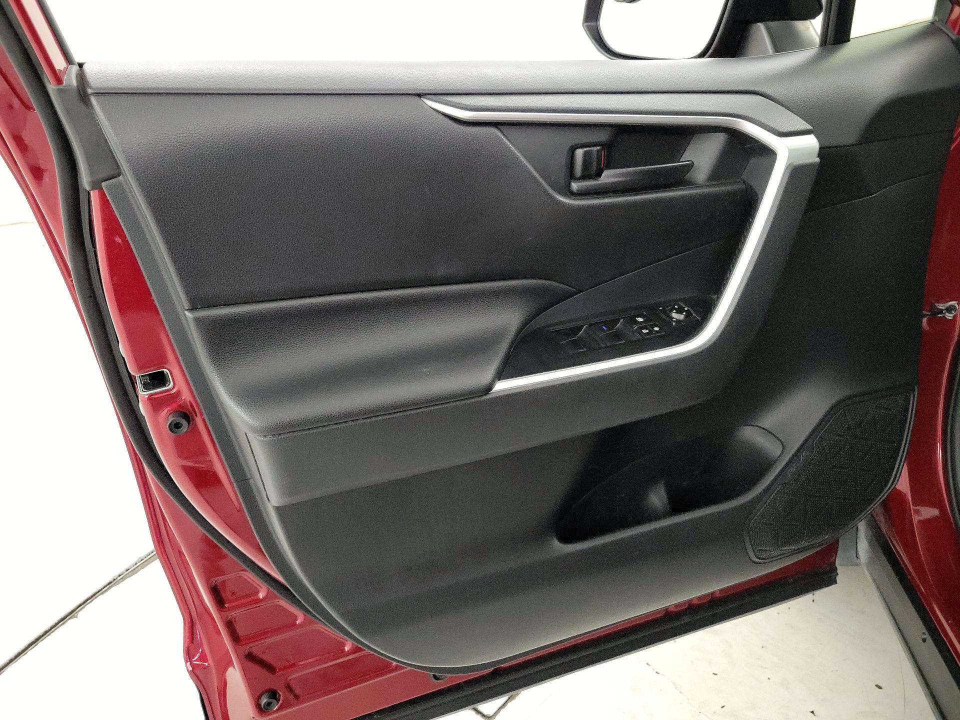 Thumbnail: 2019 Toyota RAV4 - 12