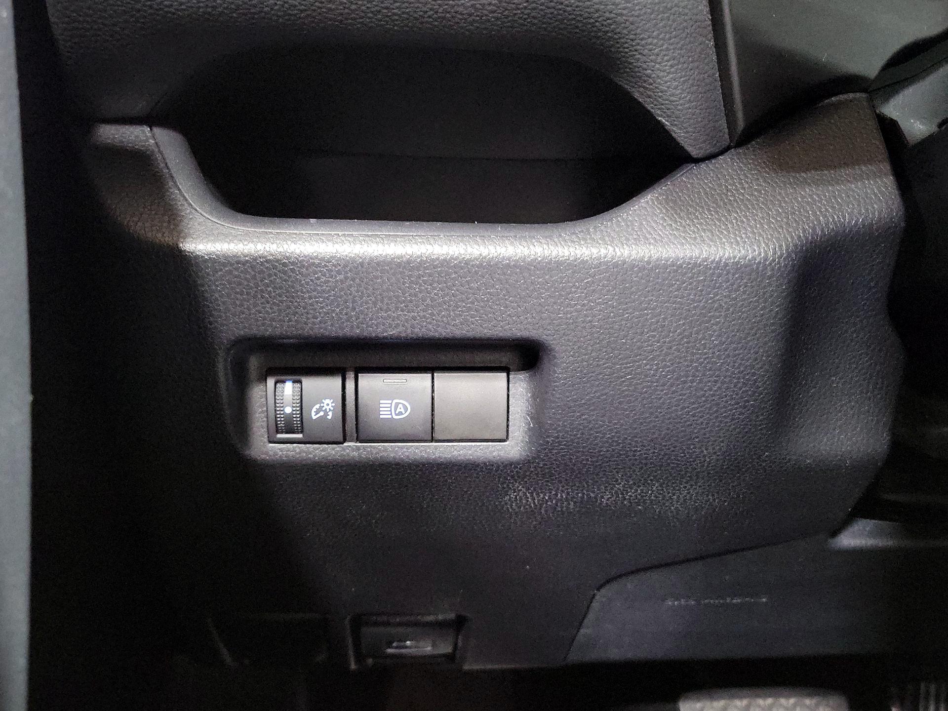 Thumbnail: 2019 Toyota RAV4 - 13