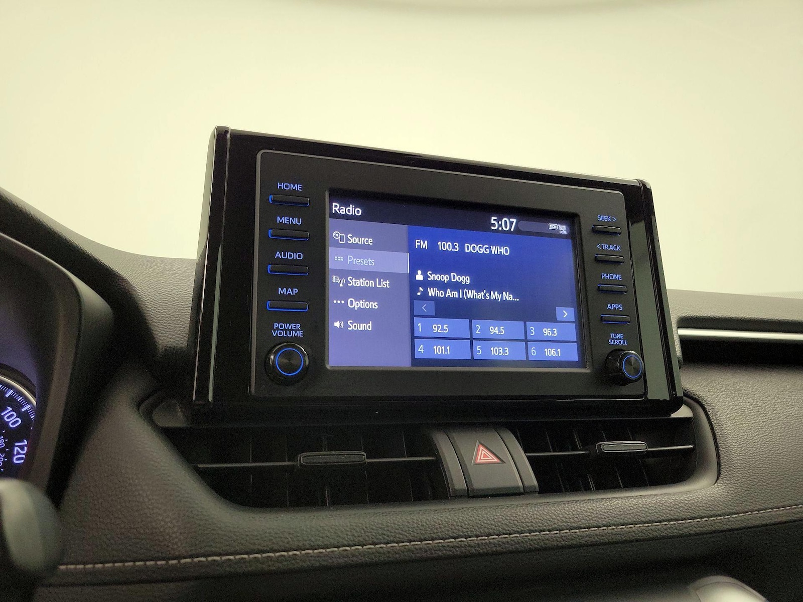 2019 Toyota RAV4 LE - Photo 16