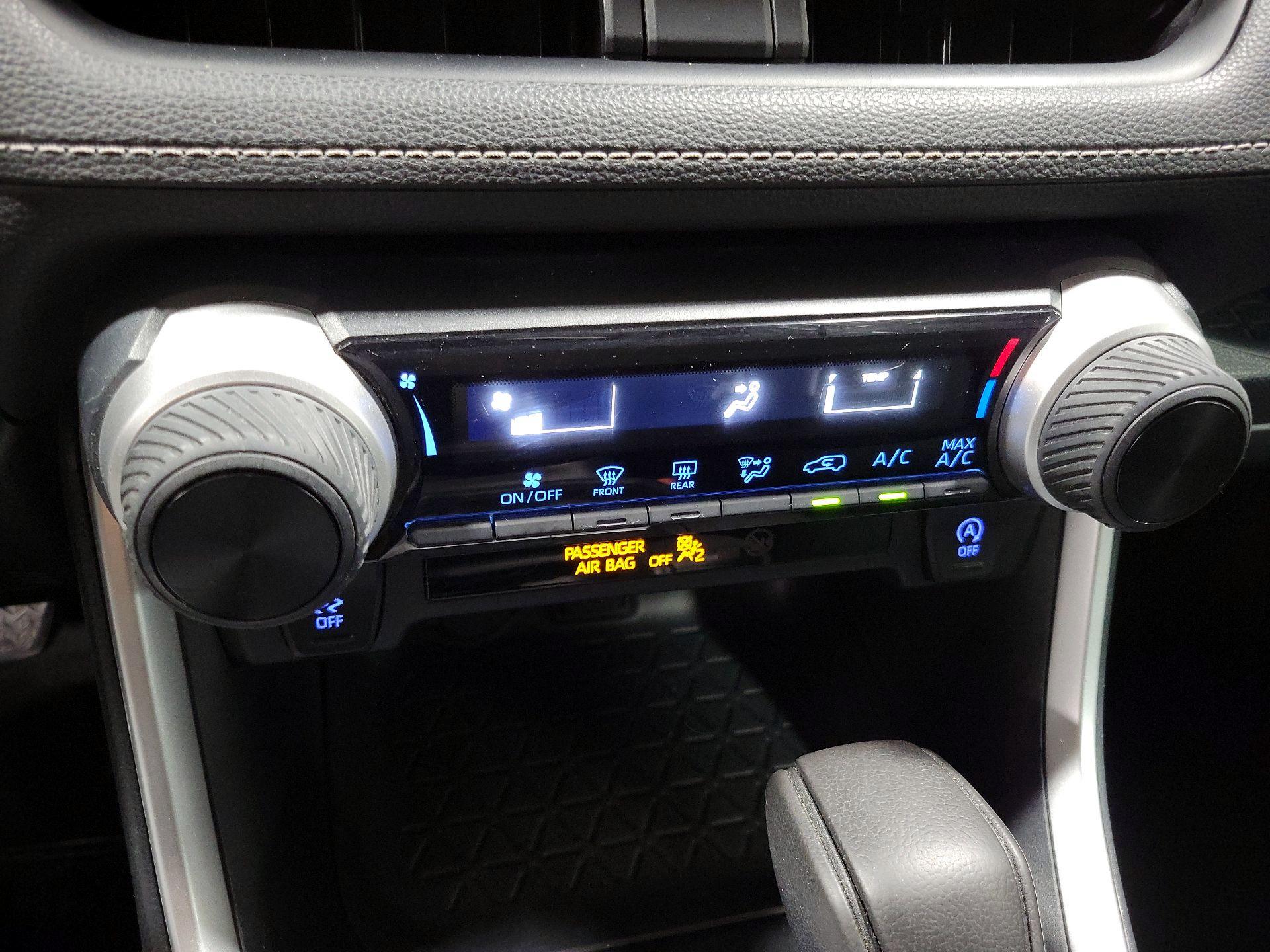 Thumbnail: 2019 Toyota RAV4 - 16