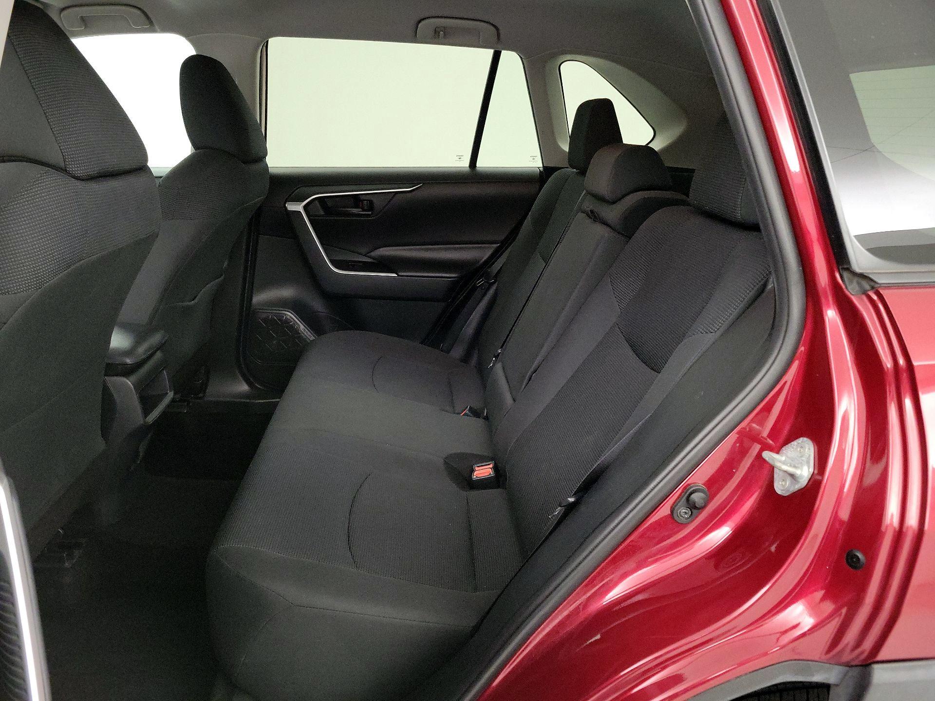Thumbnail: 2019 Toyota RAV4 - 18