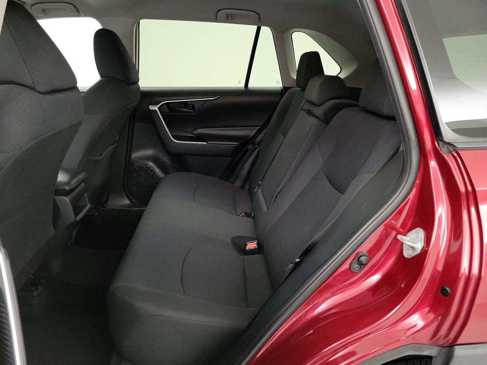 2019 Toyota RAV4 LE - Photo 19