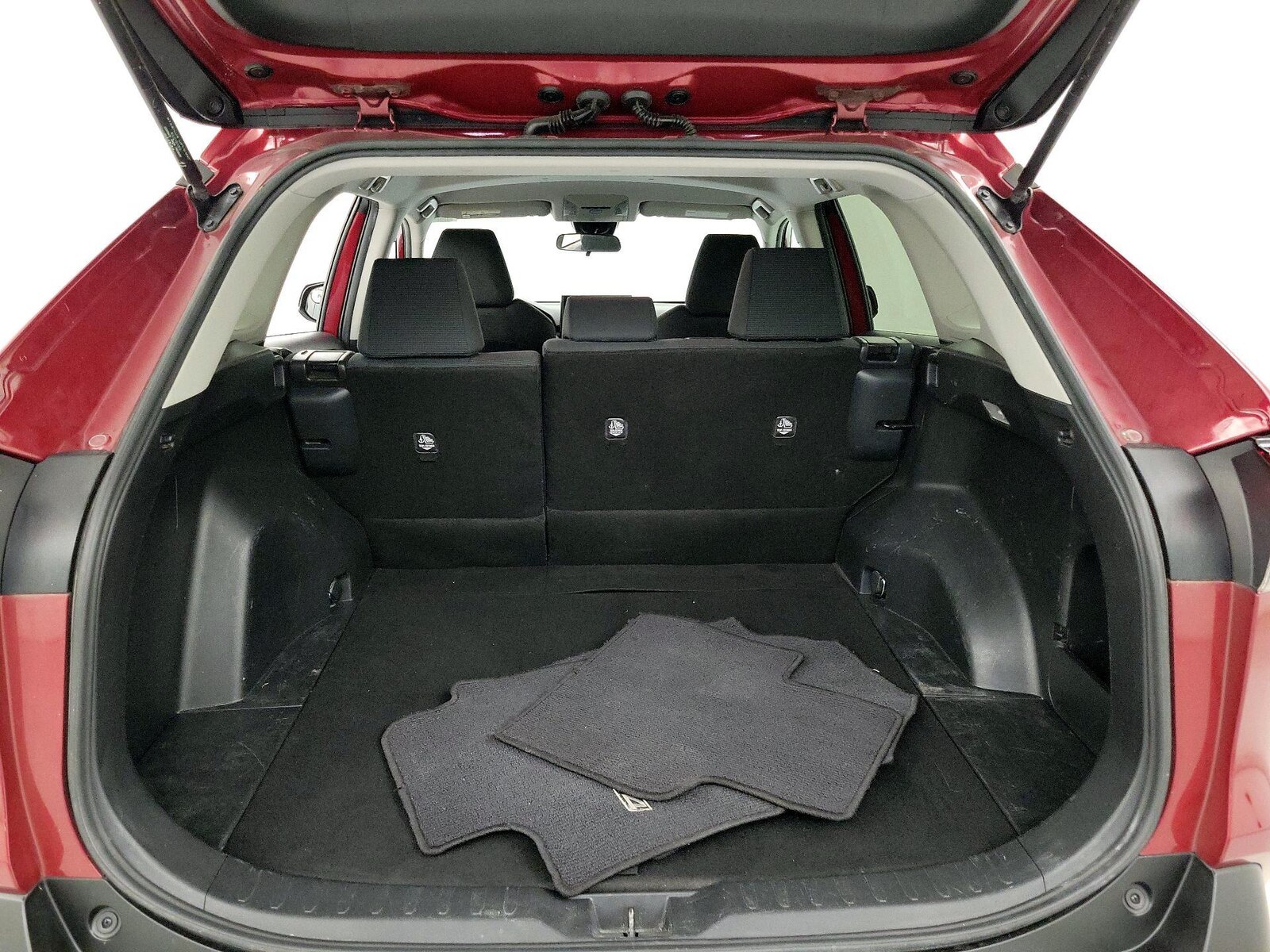 2019 Toyota RAV4 LE - Photo 20