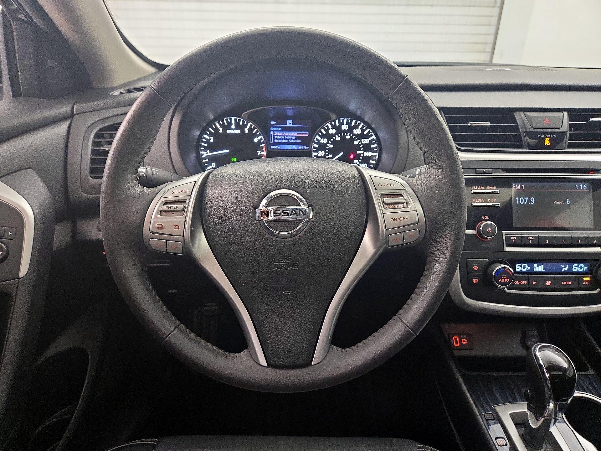 Thumbnail: 2017 Nissan Altima - 10