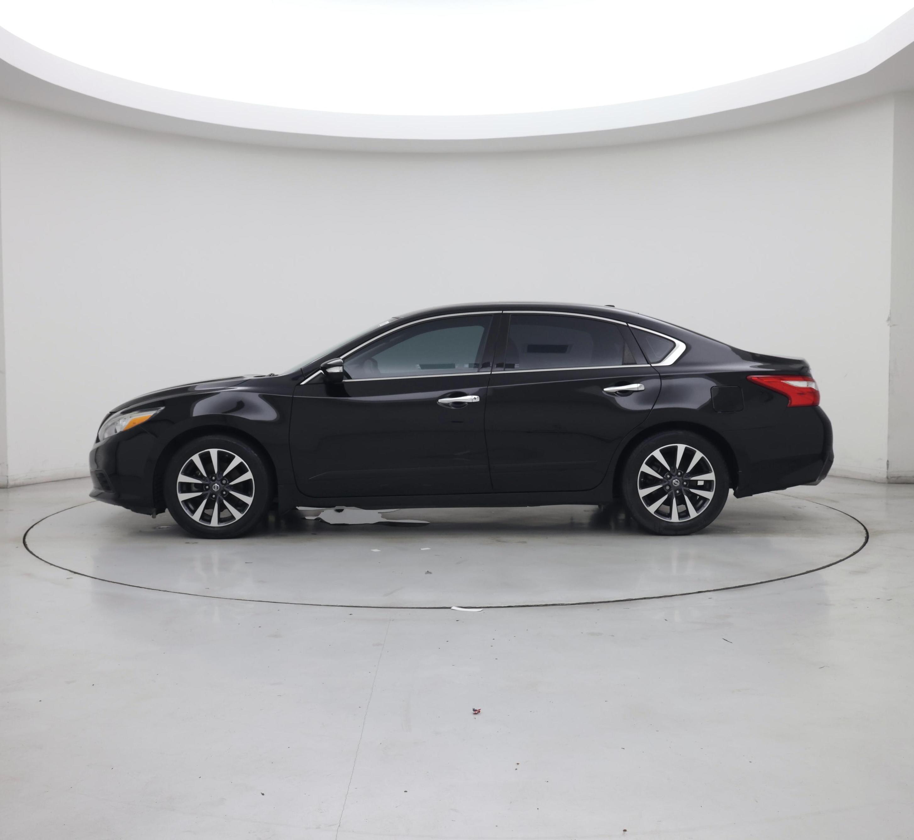 Thumbnail: 2017 Nissan Altima - 3