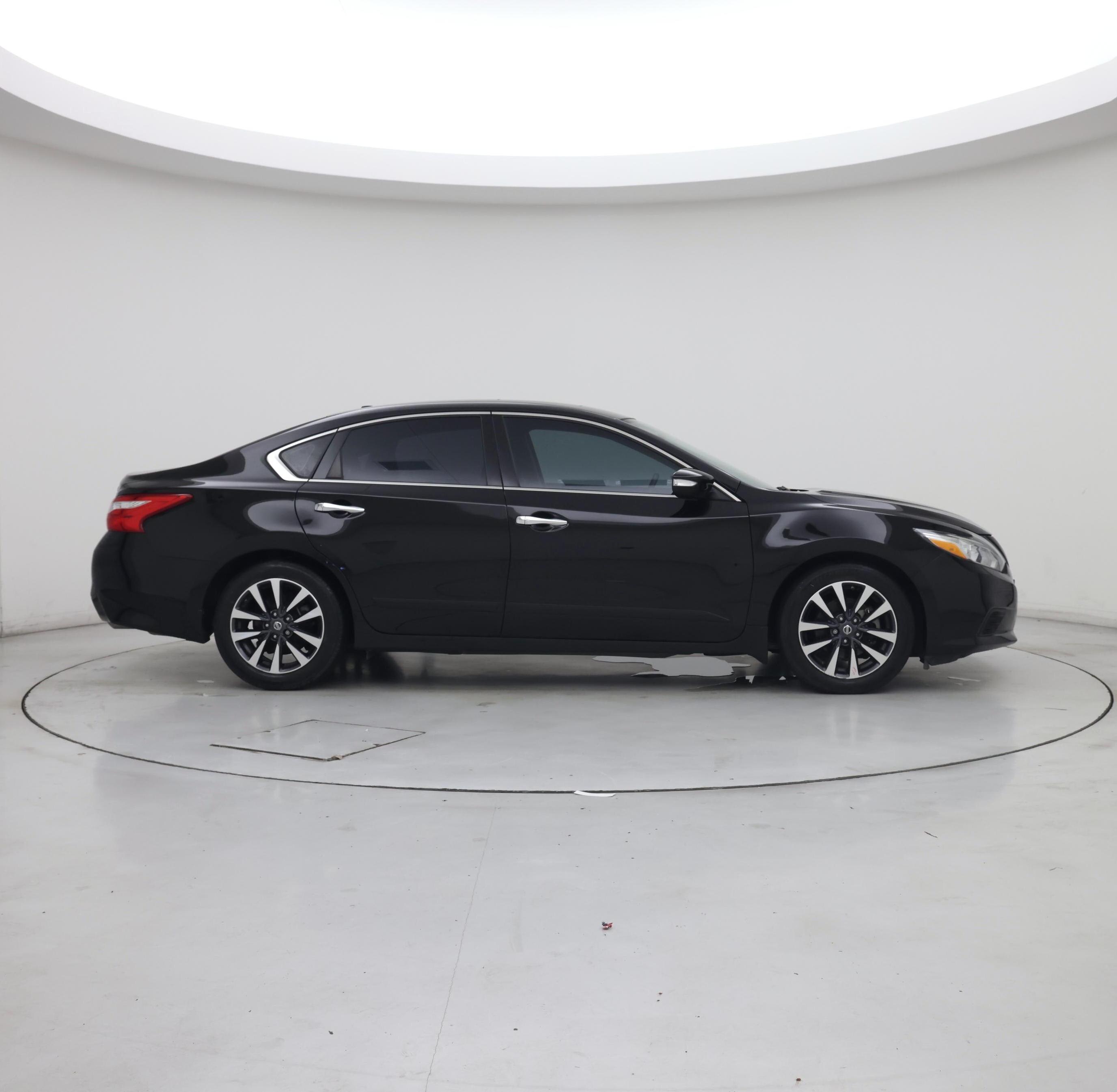 Thumbnail: 2017 Nissan Altima - 7
