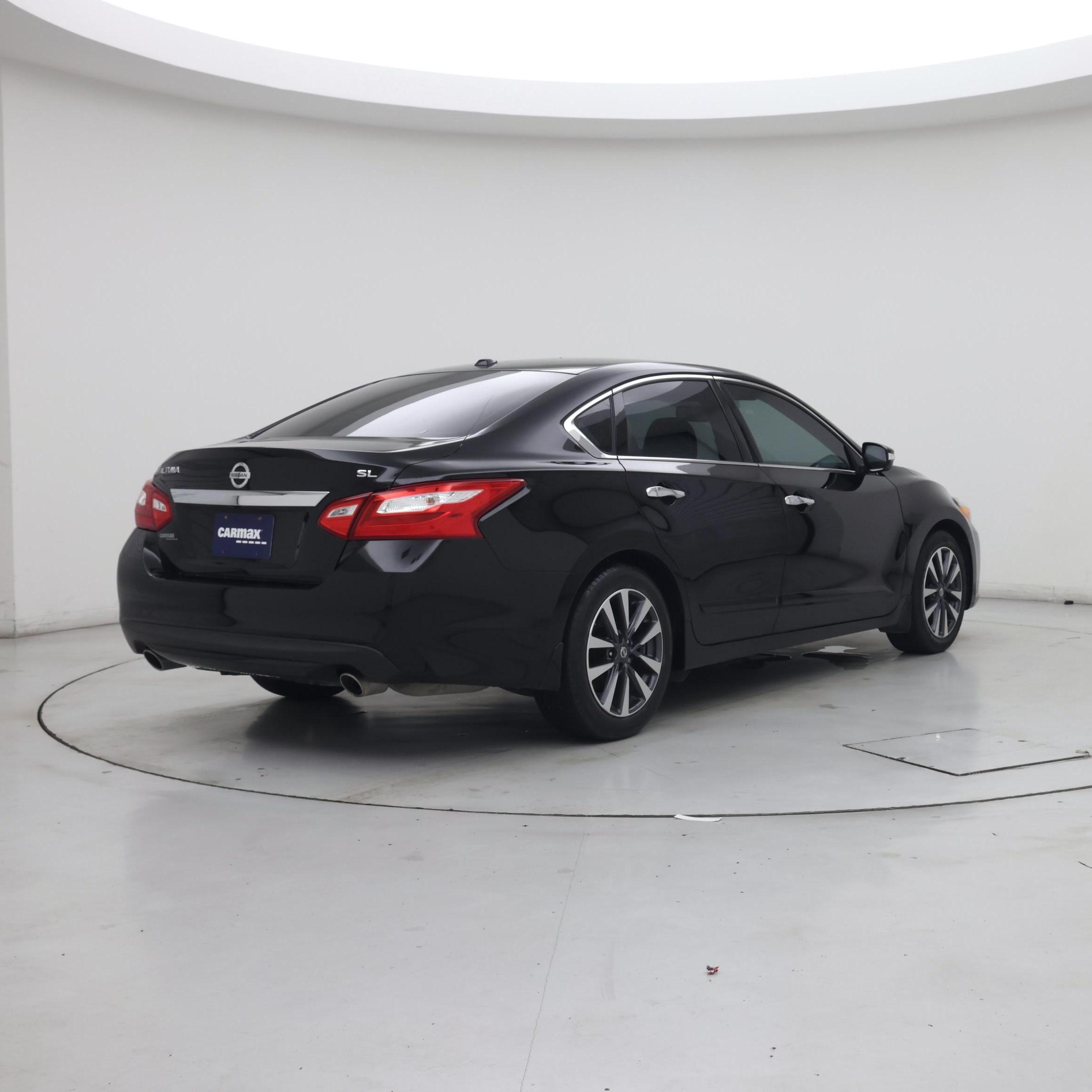 Thumbnail: 2017 Nissan Altima - 8