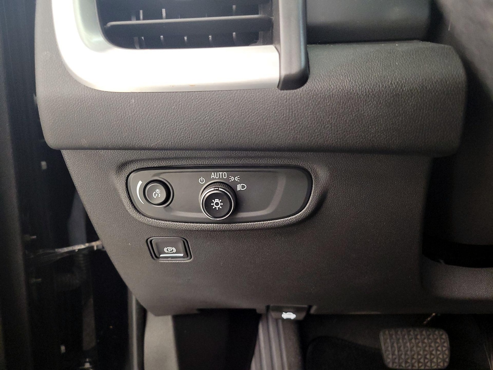 2024 GMC Terrain SLE - Photo 14