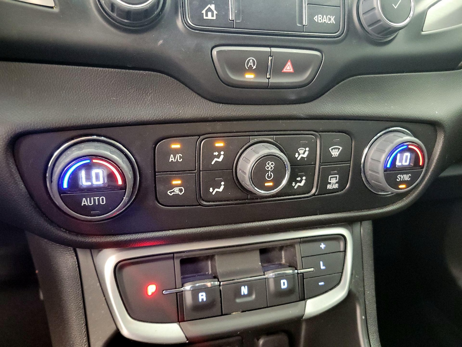 2024 GMC Terrain SLE - Photo 18