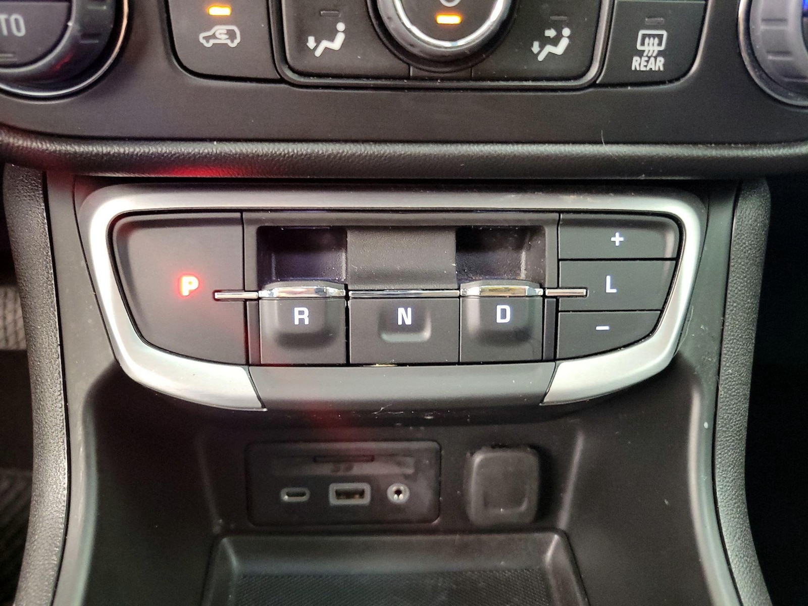 2024 GMC Terrain SLE - Photo 19