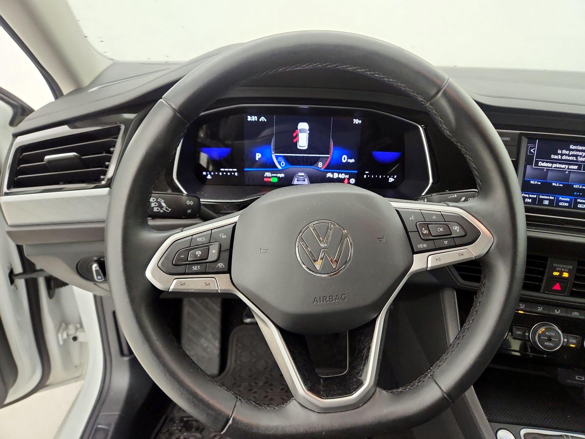 Thumbnail: 2023 Volkswagen Jetta - 10