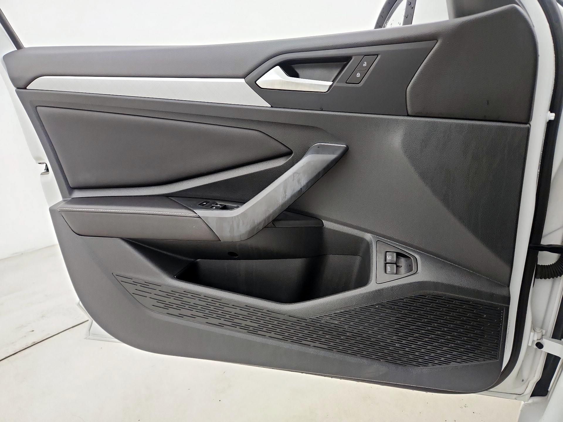 Thumbnail: 2023 Volkswagen Jetta - 12