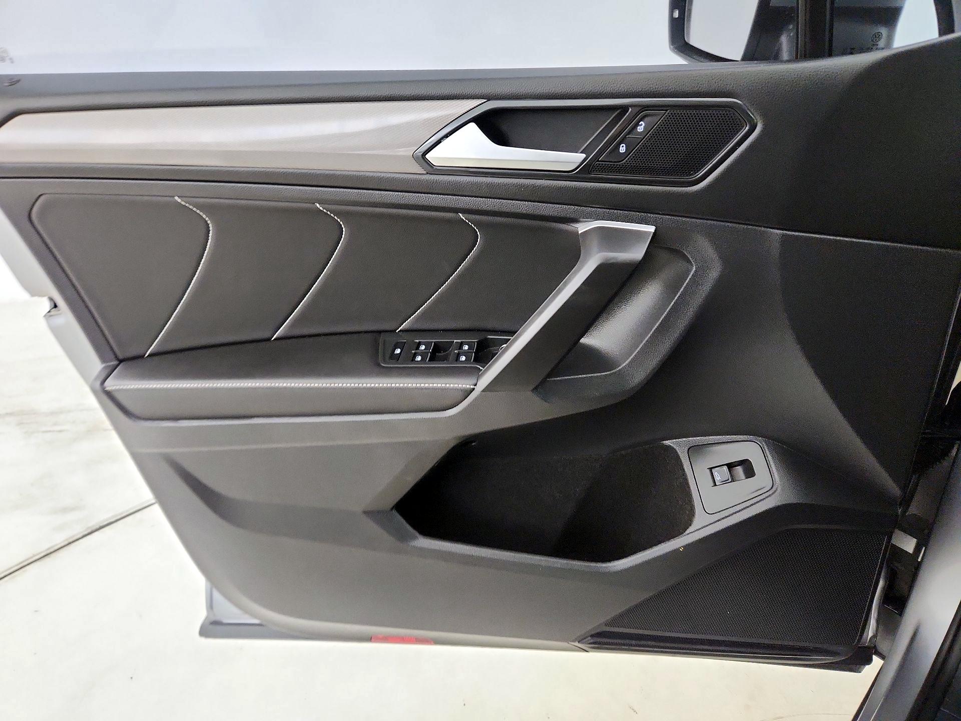 Thumbnail: 2024 Volkswagen Tiguan - 12