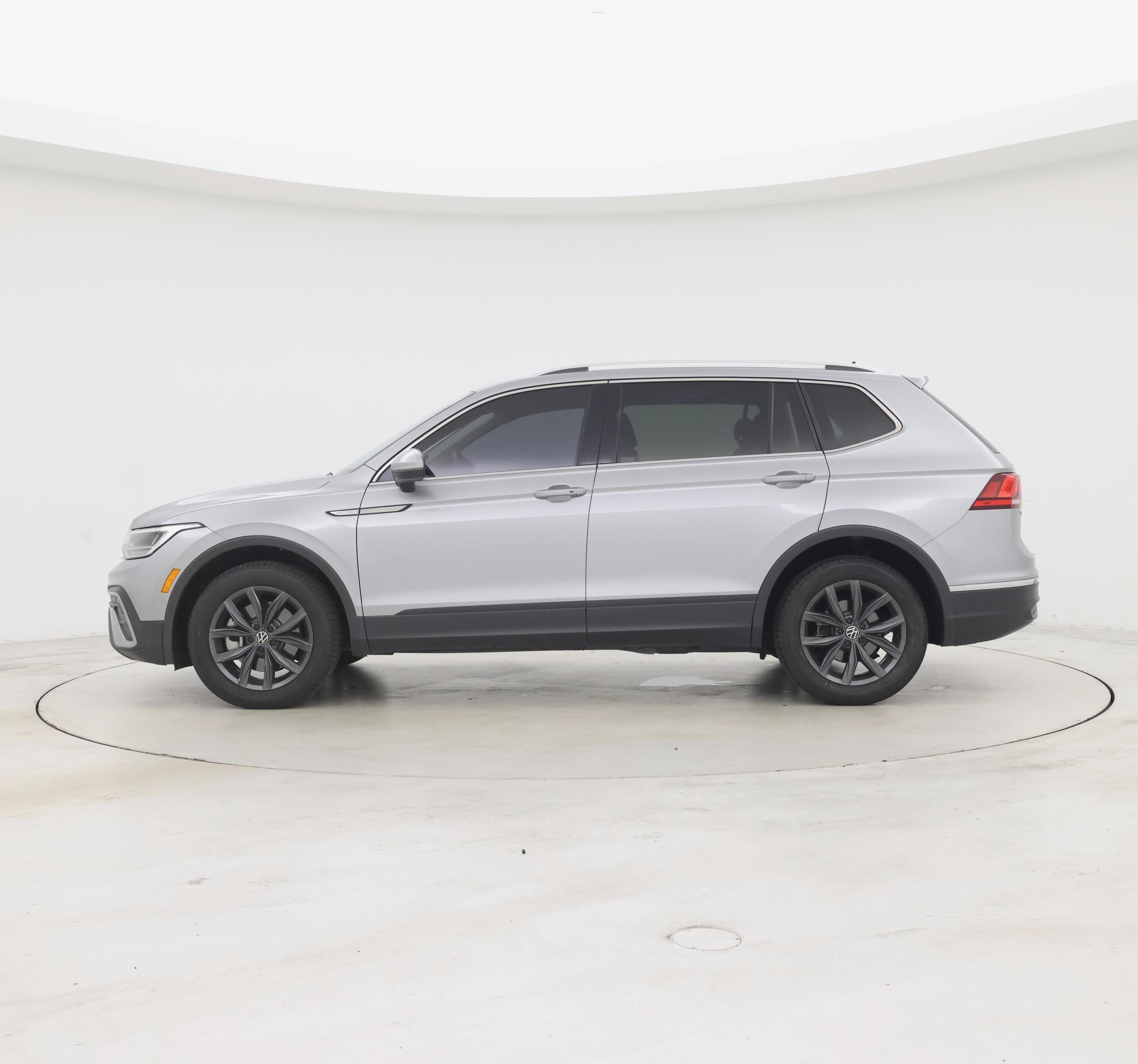 Thumbnail: 2024 Volkswagen Tiguan - 3