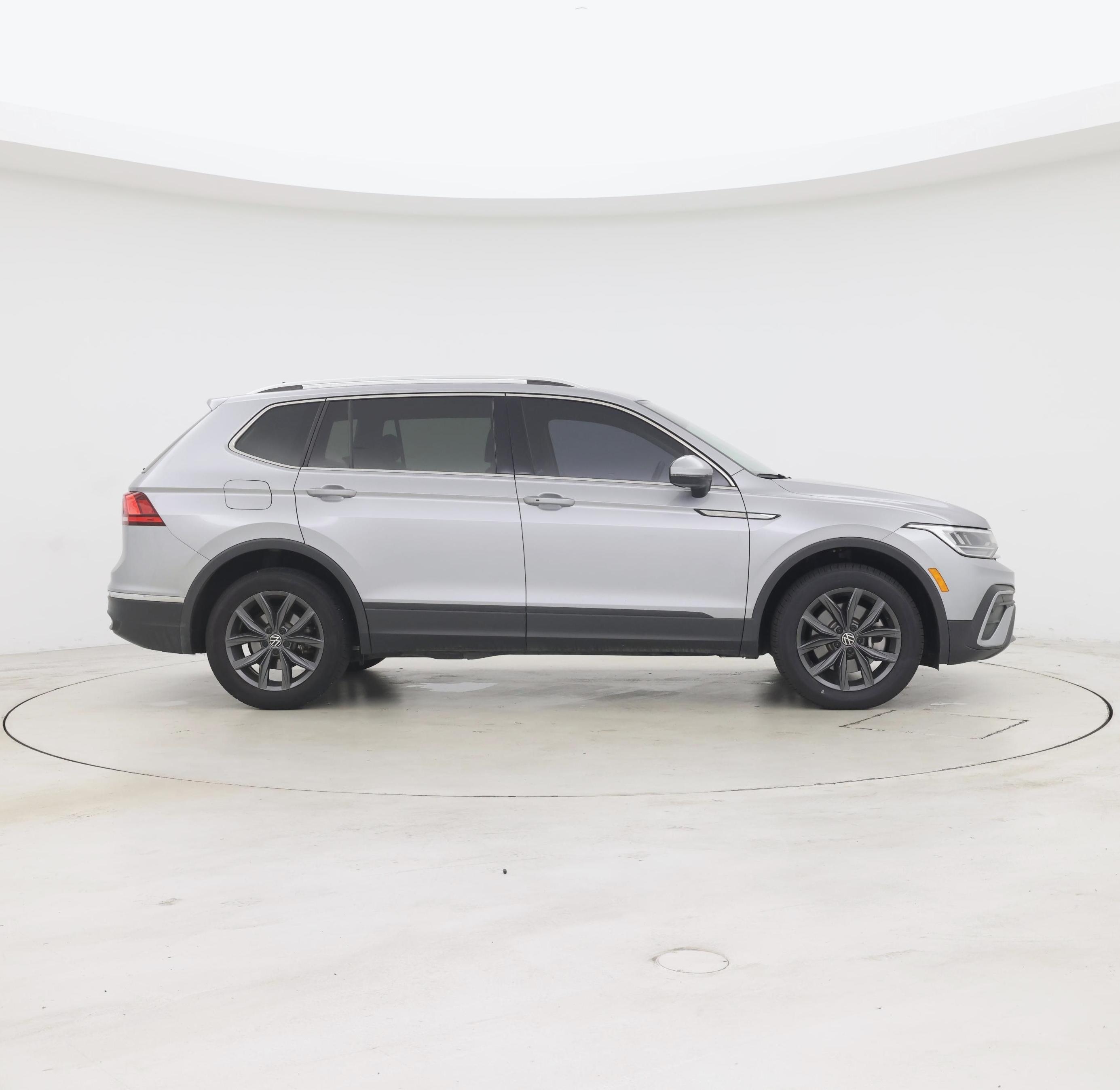 Thumbnail: 2024 Volkswagen Tiguan - 7