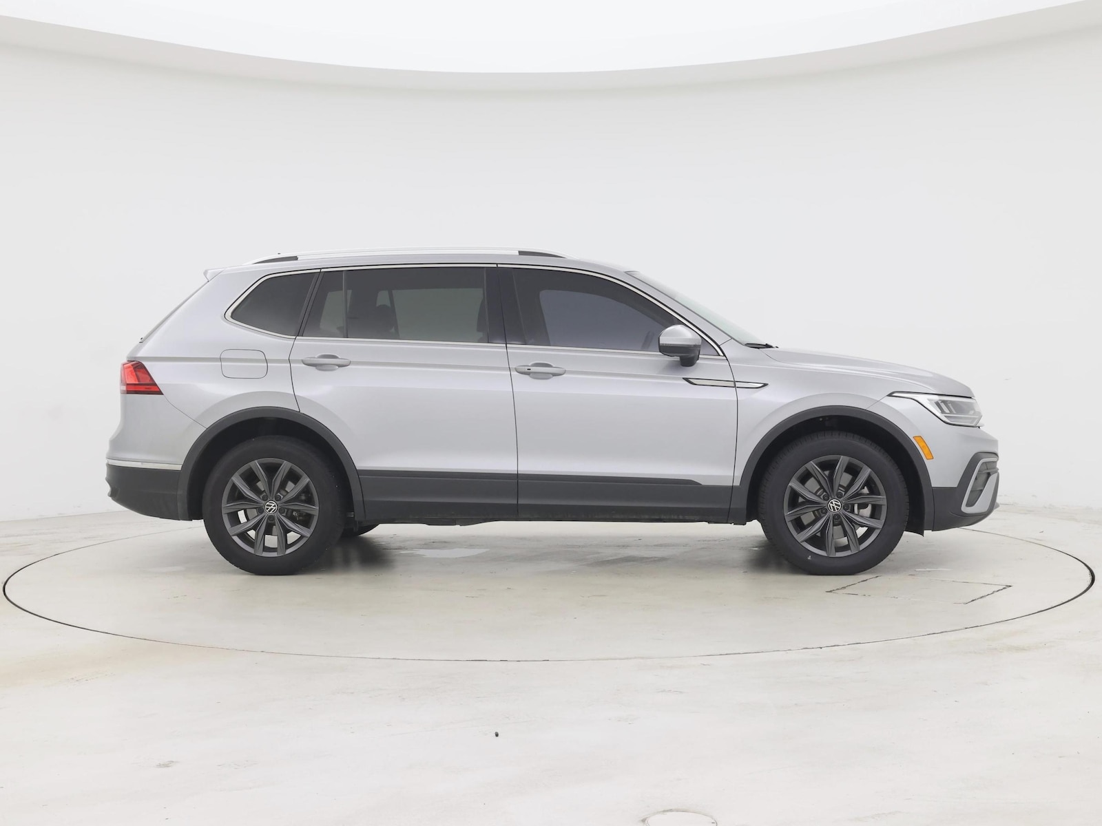2024 Volkswagen Tiguan SE - Photo 8