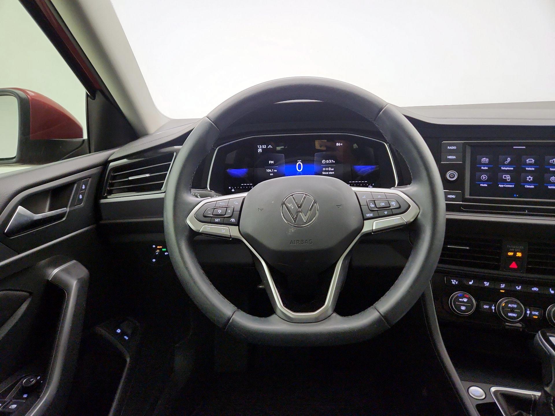 Thumbnail: 2023 Volkswagen Jetta - 10