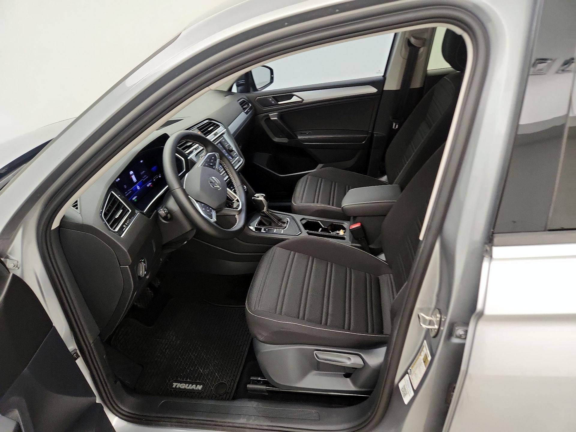 Thumbnail: 2023 Volkswagen Tiguan - 11